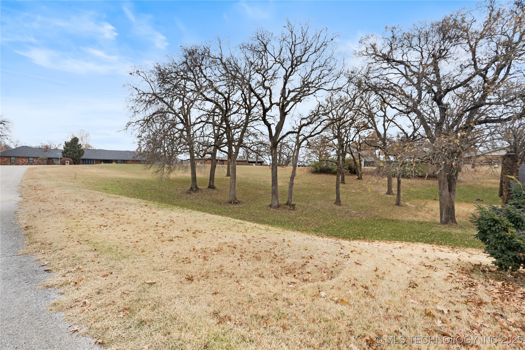 E 104th Place Property Photo 3