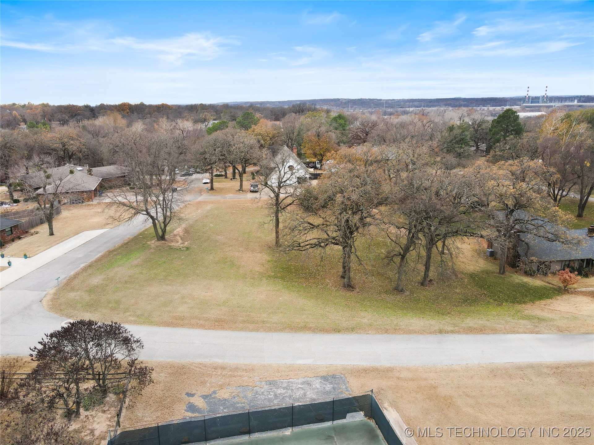 E 104th Place Property Photo 4