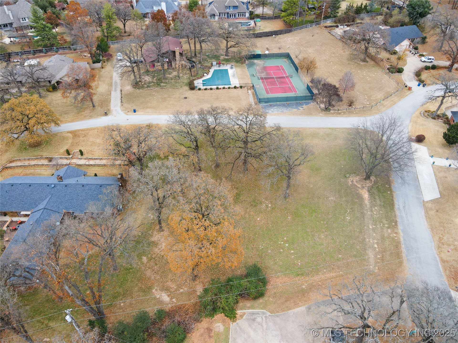 E 104th Place Property Photo 6