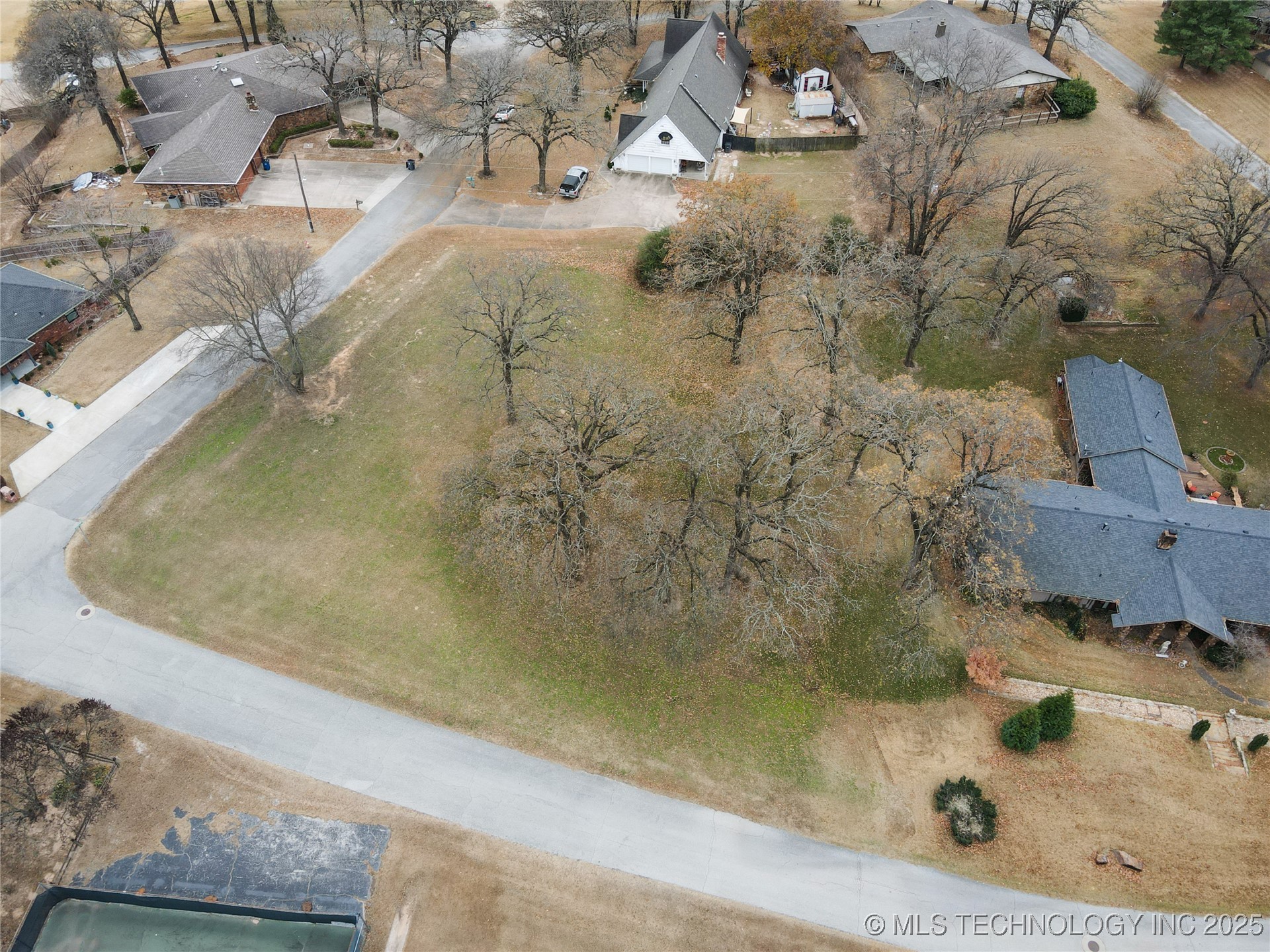 E 104th Place Property Photo 7