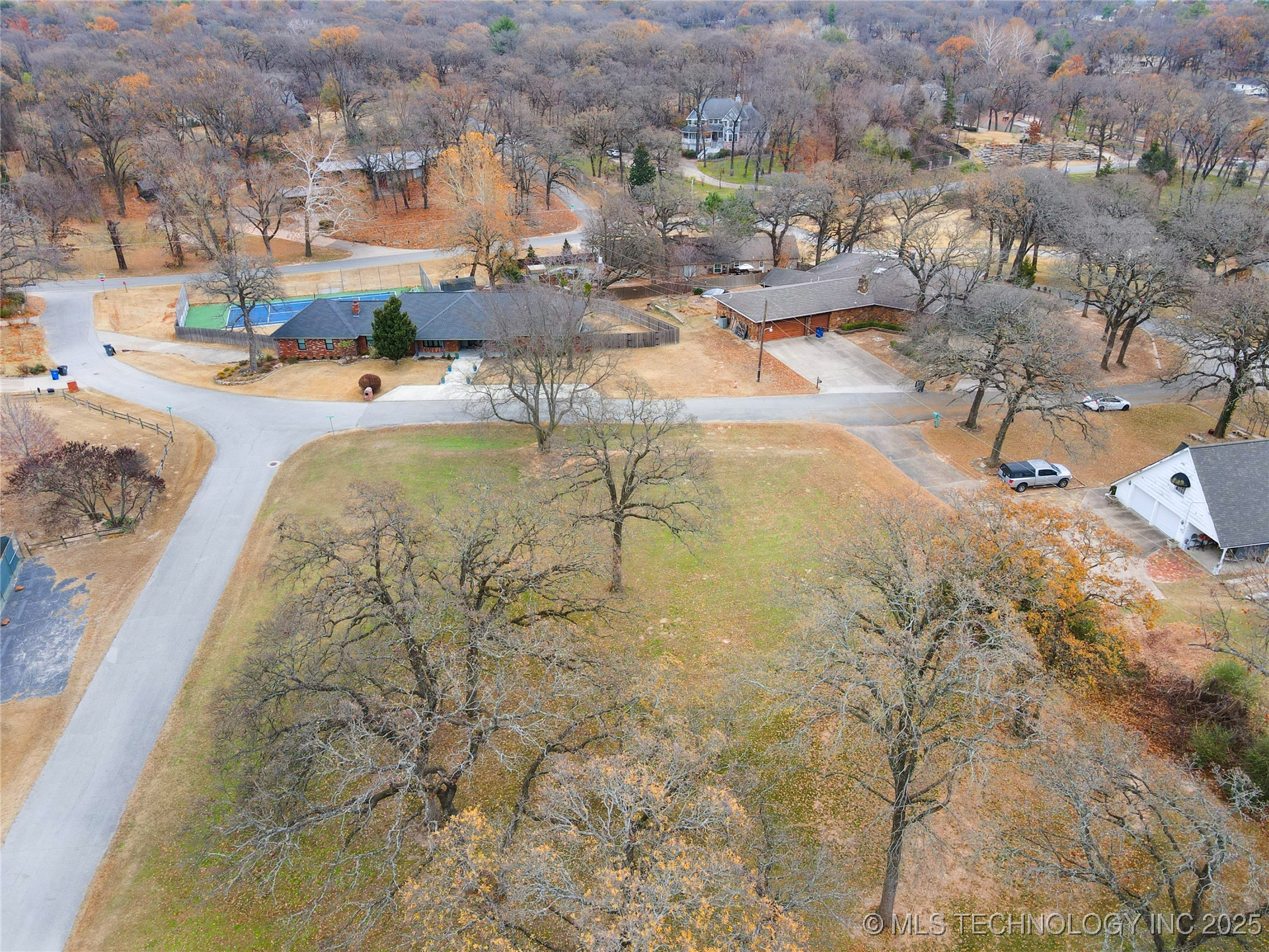 E 104th Place Property Photo 8