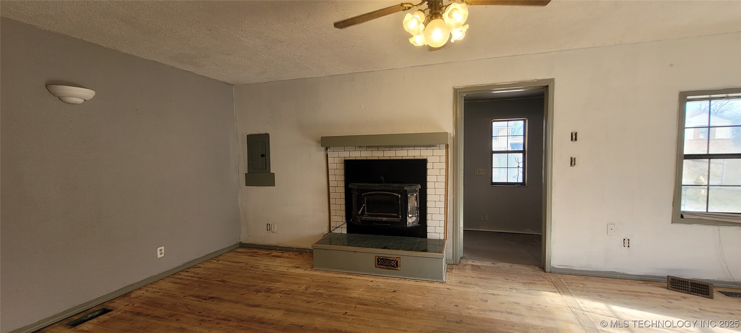 610 S 72nd West Avenue Property Photo 4