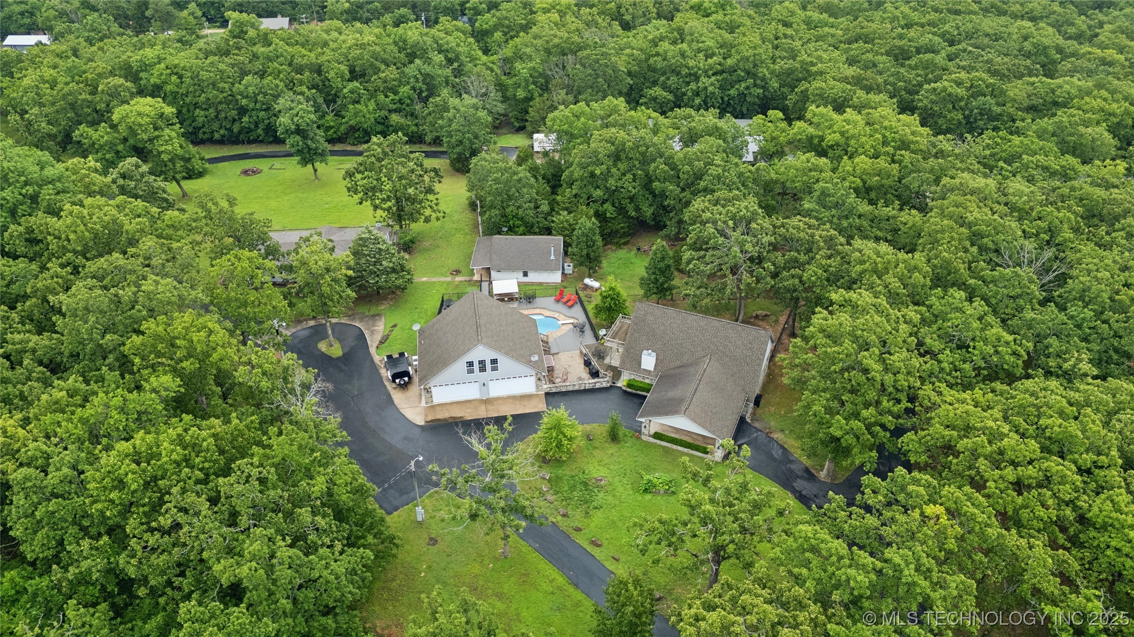 20136 W Chicken Creek Road Property Photo 2