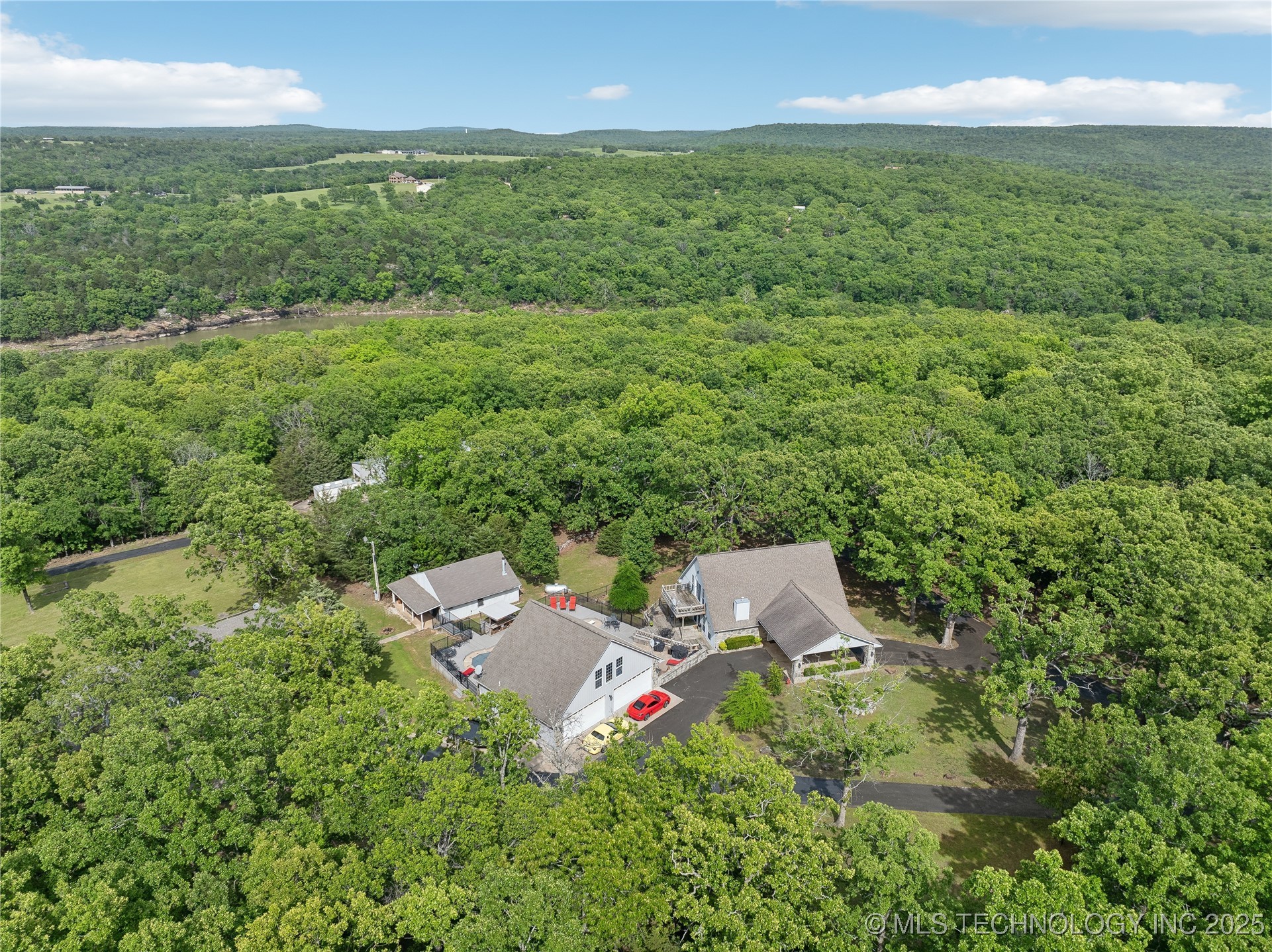 20136 W Chicken Creek Road Property Photo 4