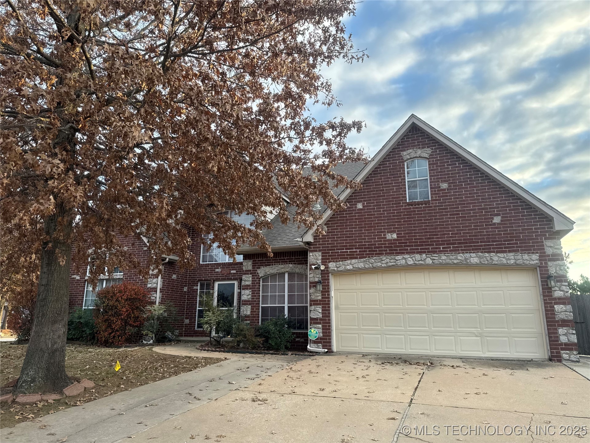 10020 E 95th Street N Property Photo 1