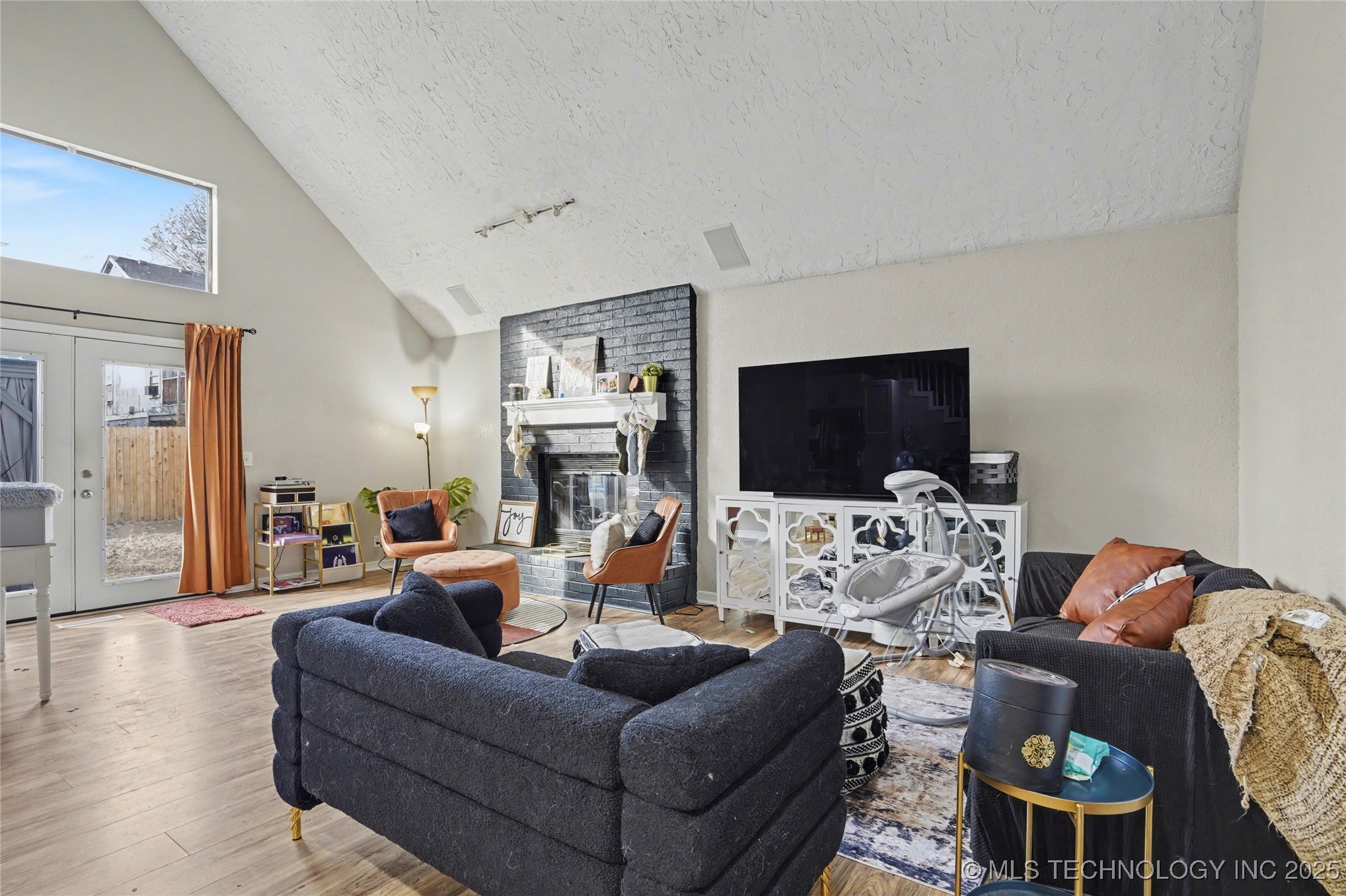 9330 S Oxford Avenue Property Photo 4