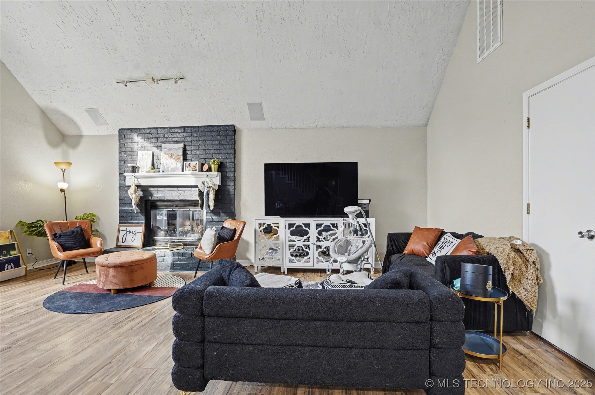 9330 S Oxford Avenue Property Photo 5