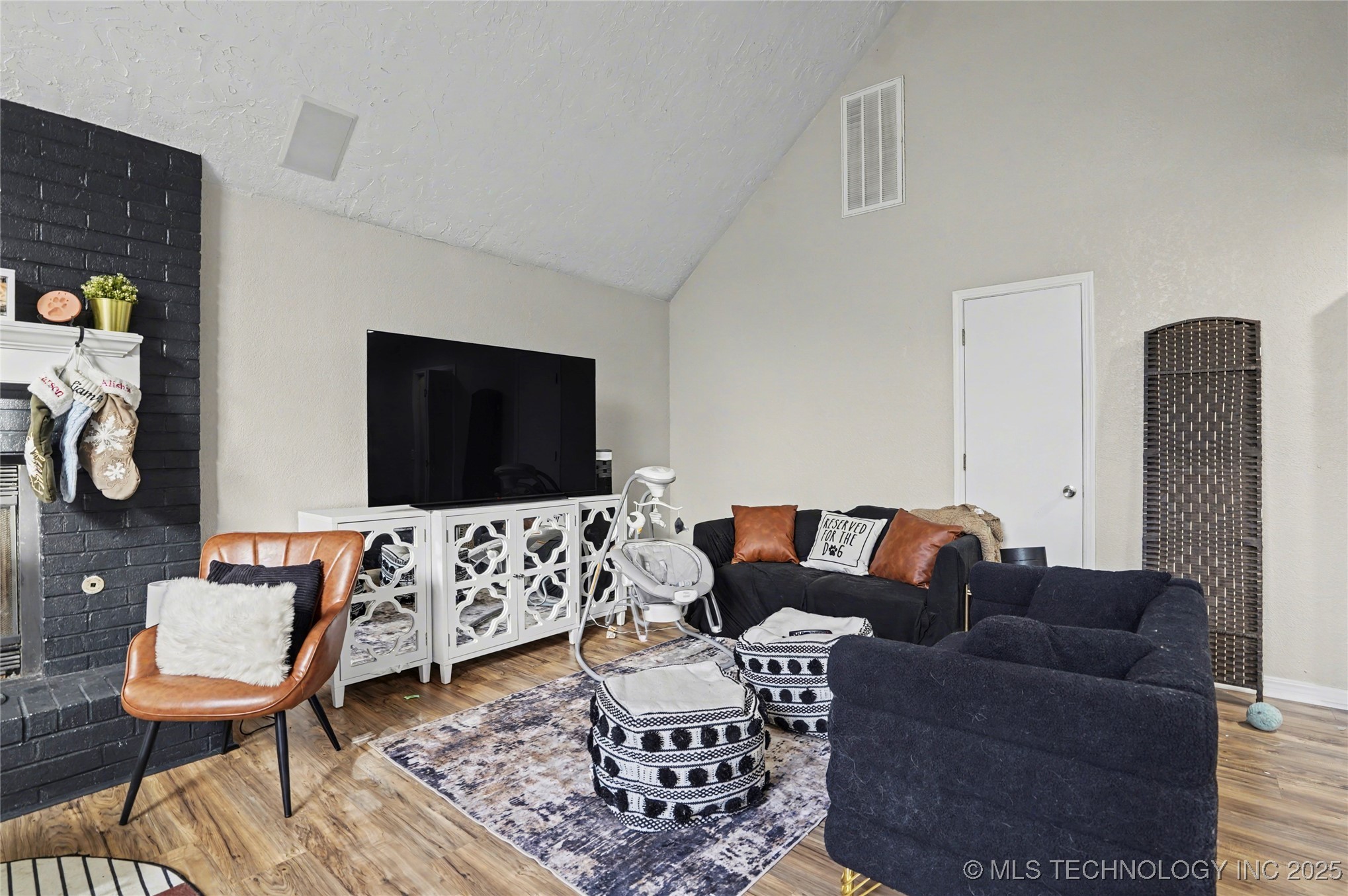 9330 S Oxford Avenue Property Photo 6