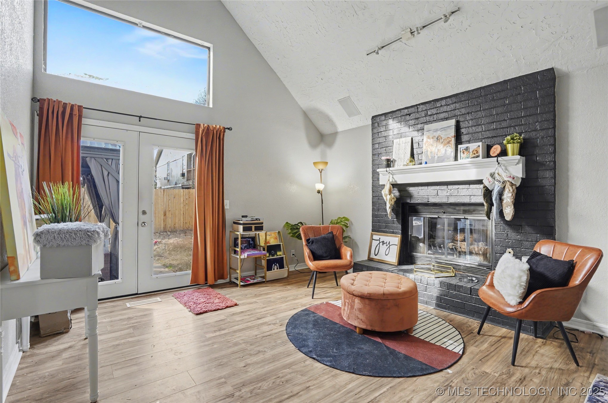 9330 S Oxford Avenue Property Photo 7