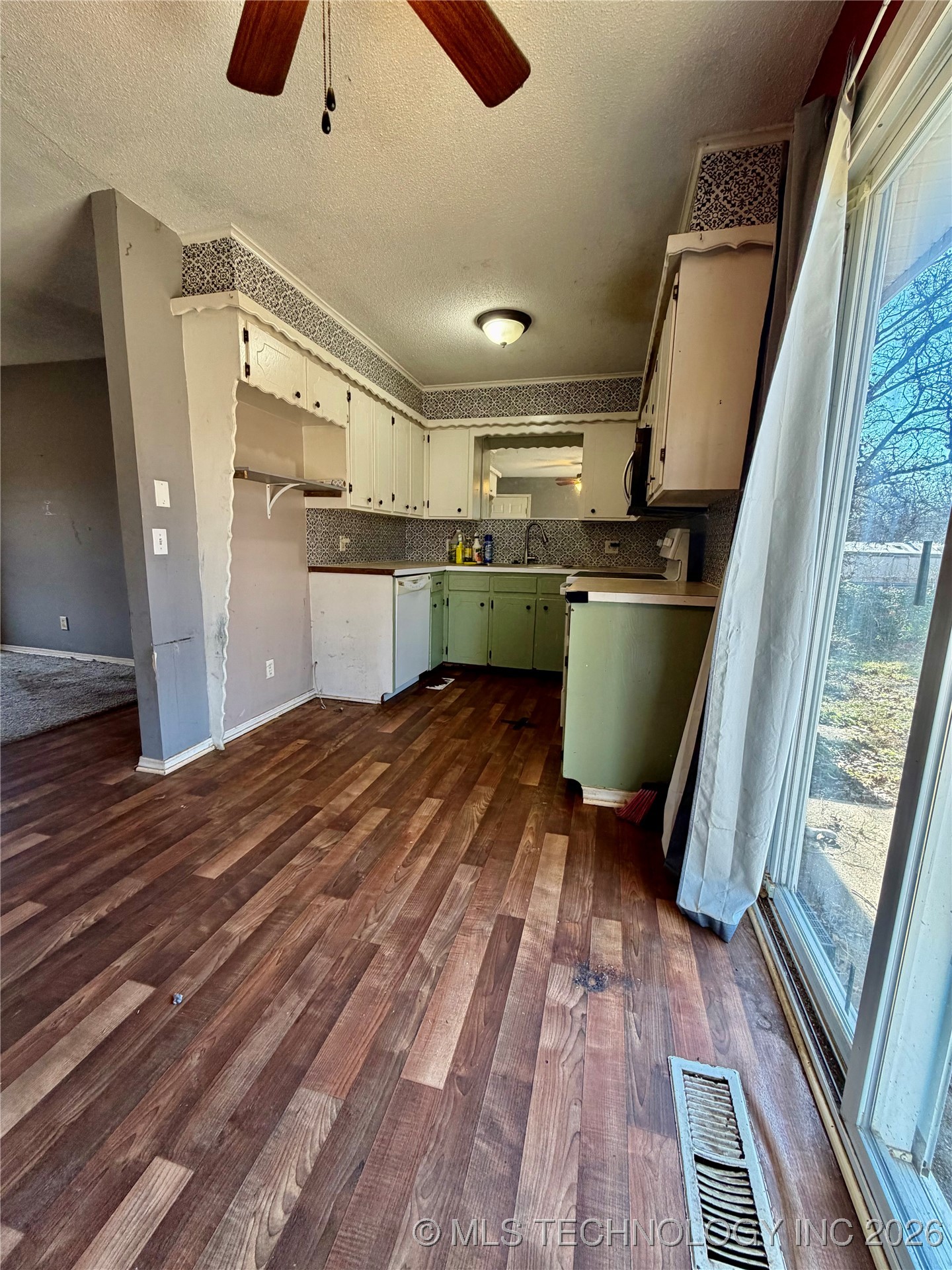 1004 S D And H Street Property Photo 7