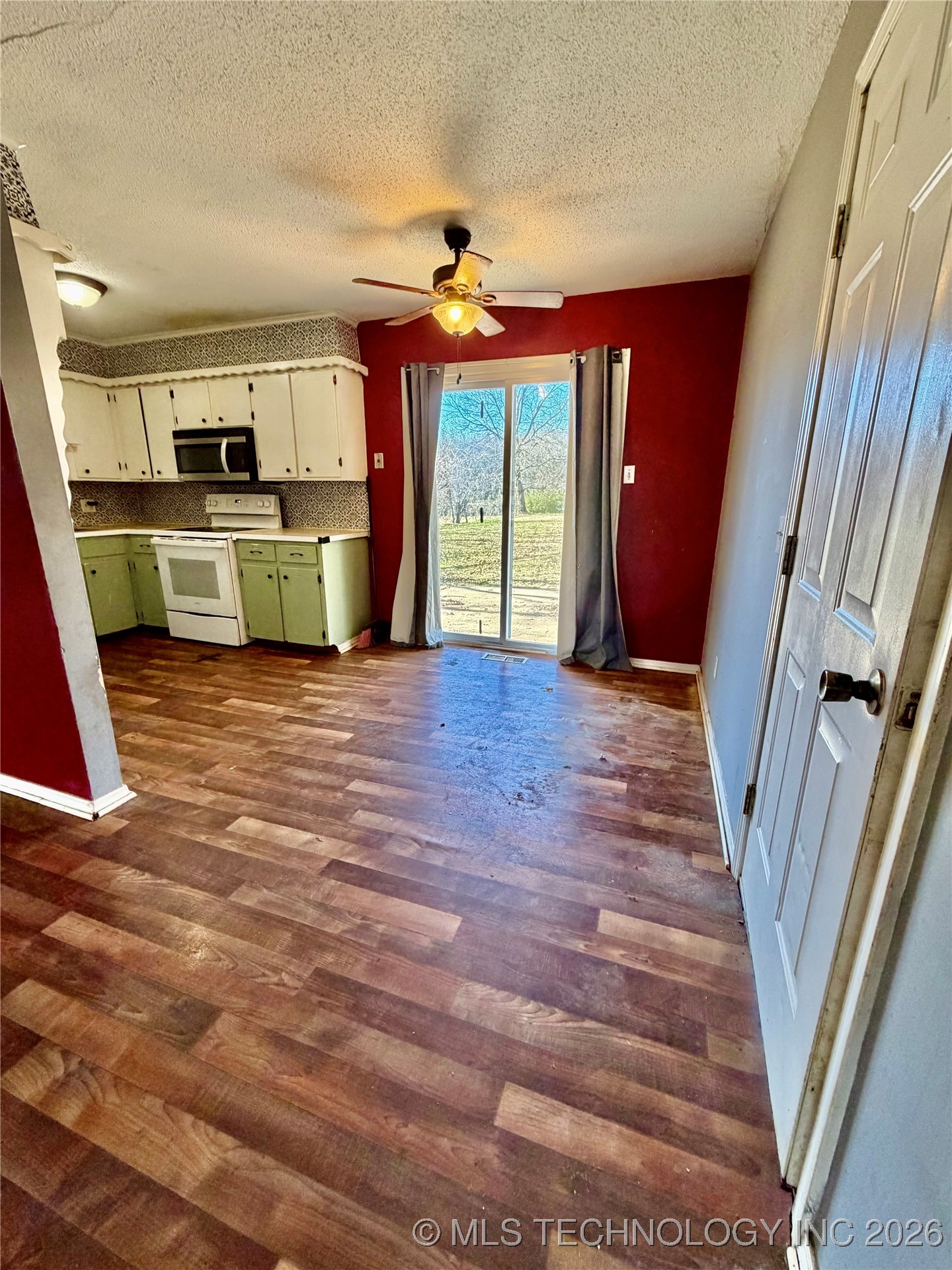 1004 S D And H Street Property Photo 8