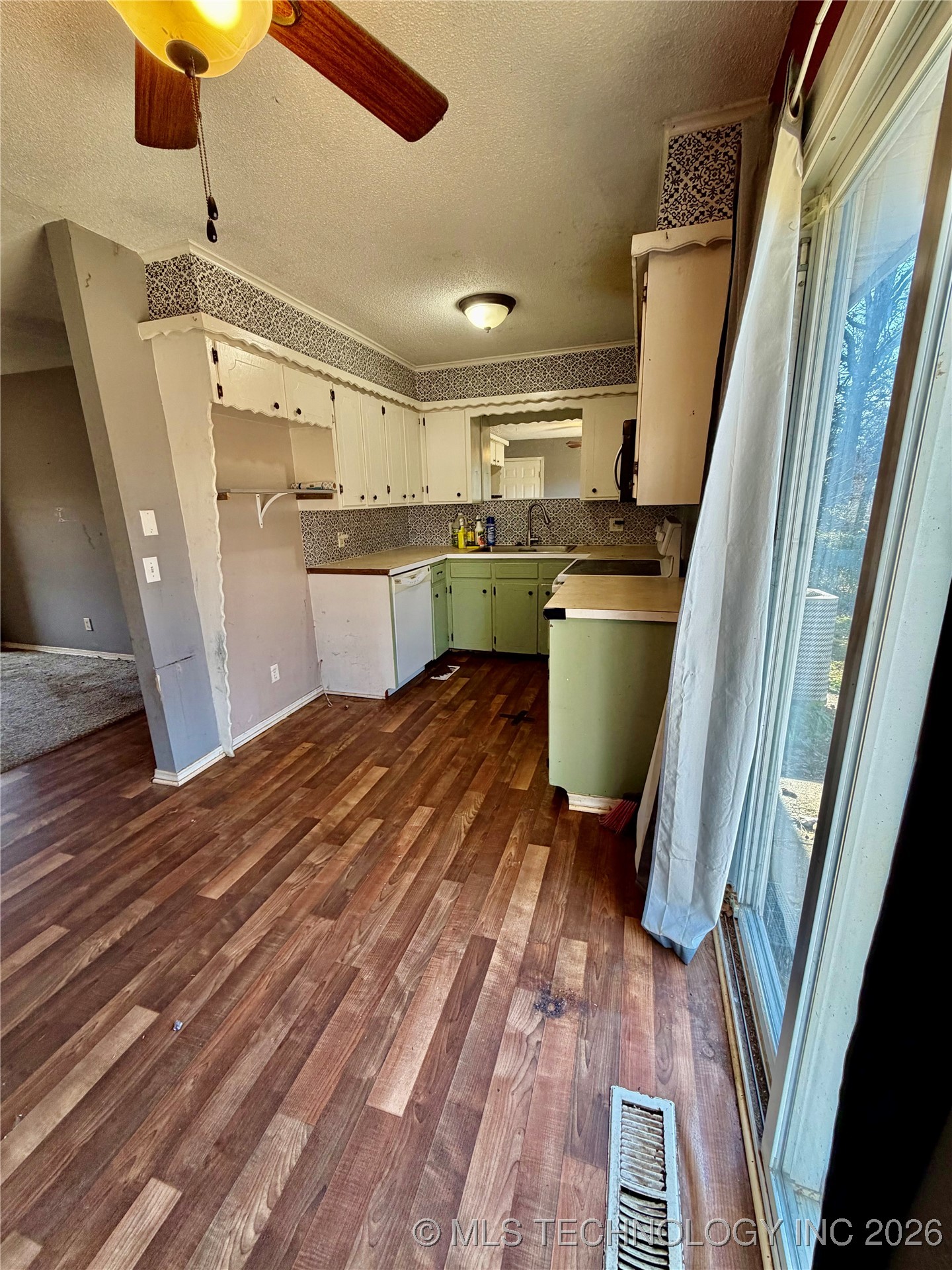 1004 S D And H Street Property Photo 20