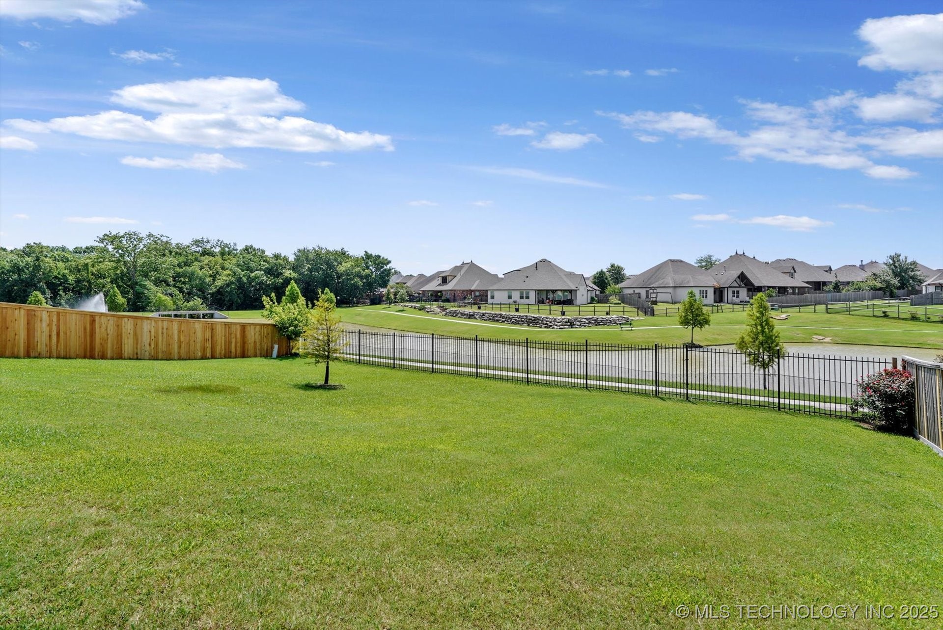 14271 S College Avenue Property Photo 10