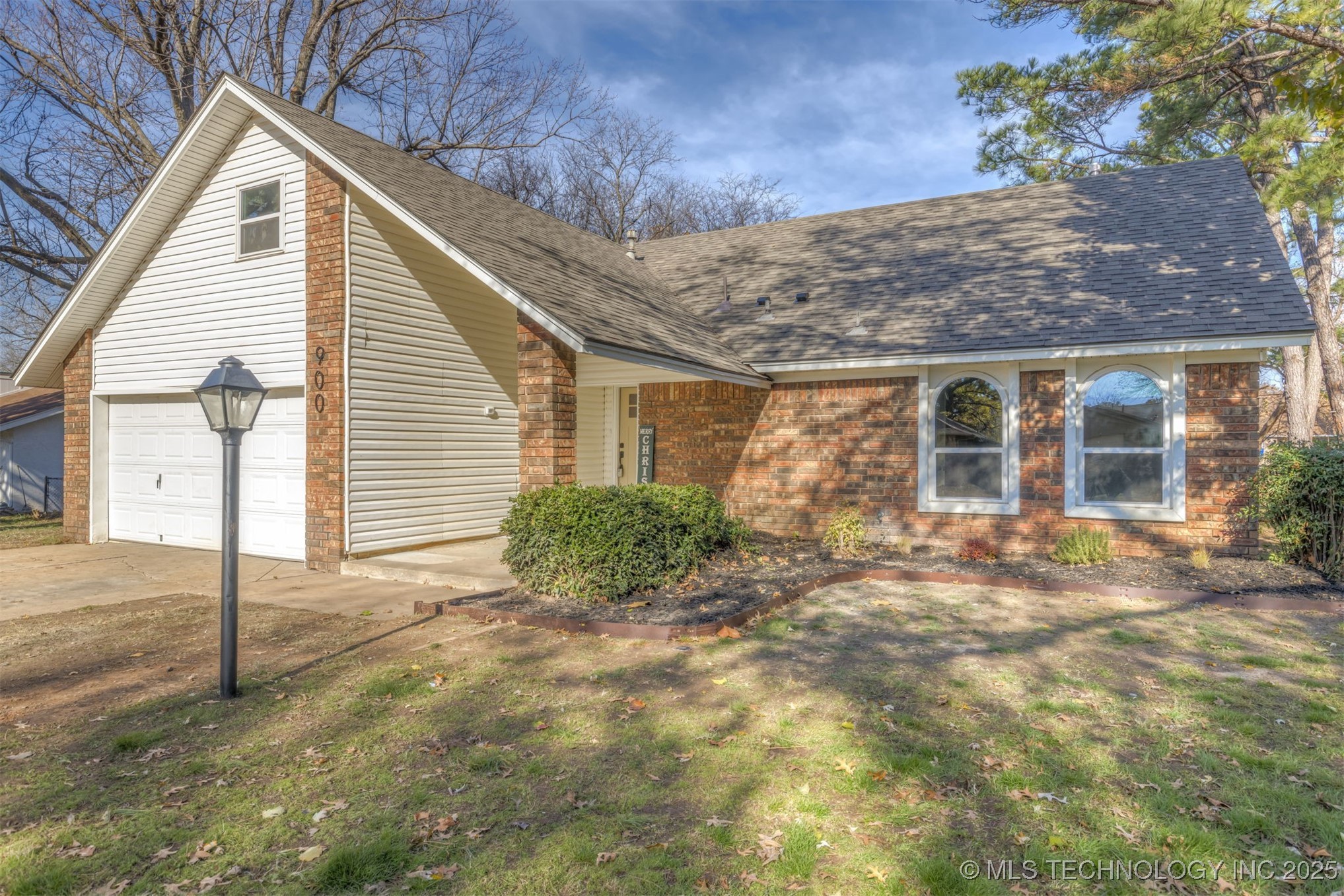 900 W Boston Street Property Photo 4