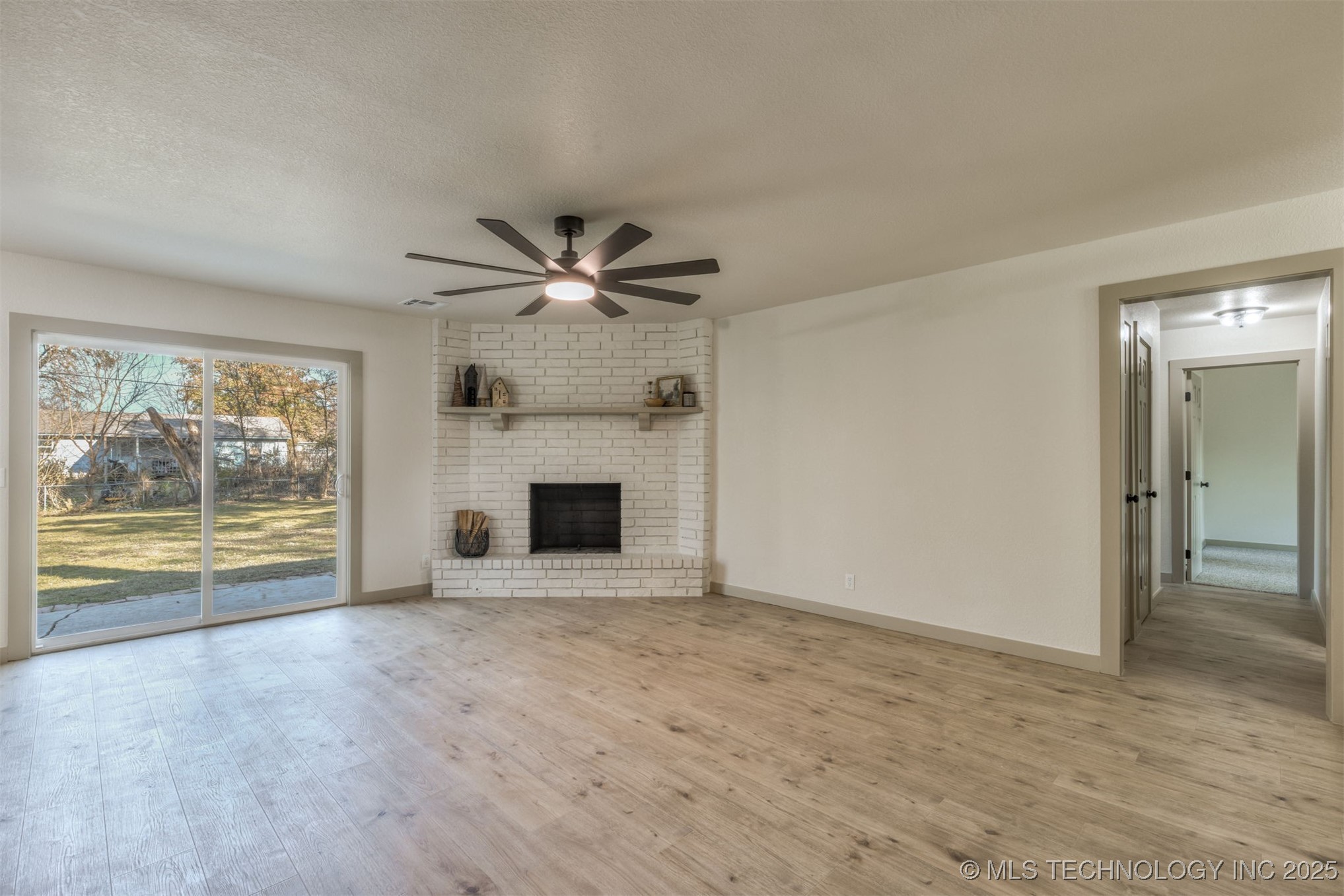 900 W Boston Street Property Photo 10