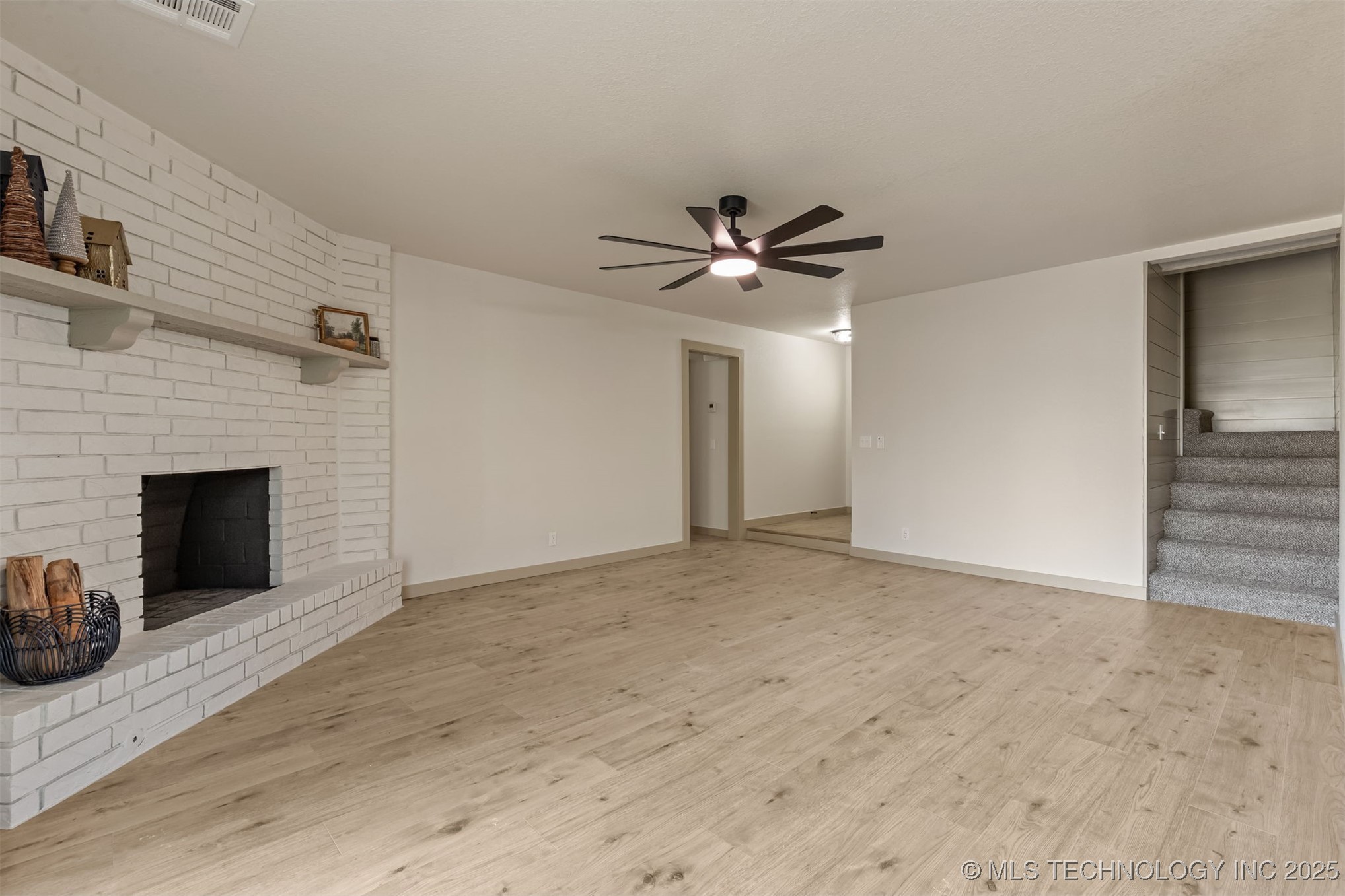 900 W Boston Street Property Photo 11