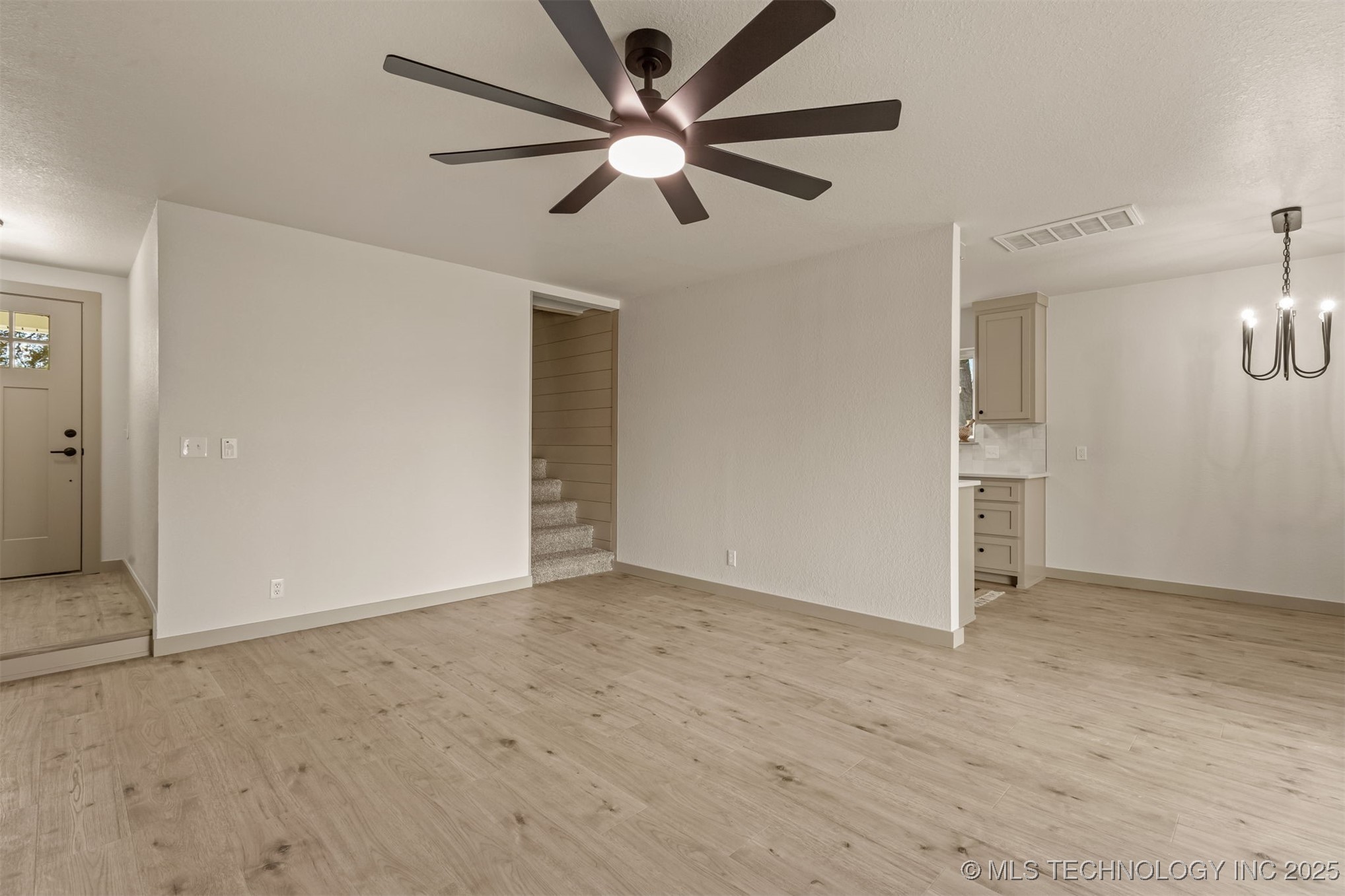 900 W Boston Street Property Photo 12