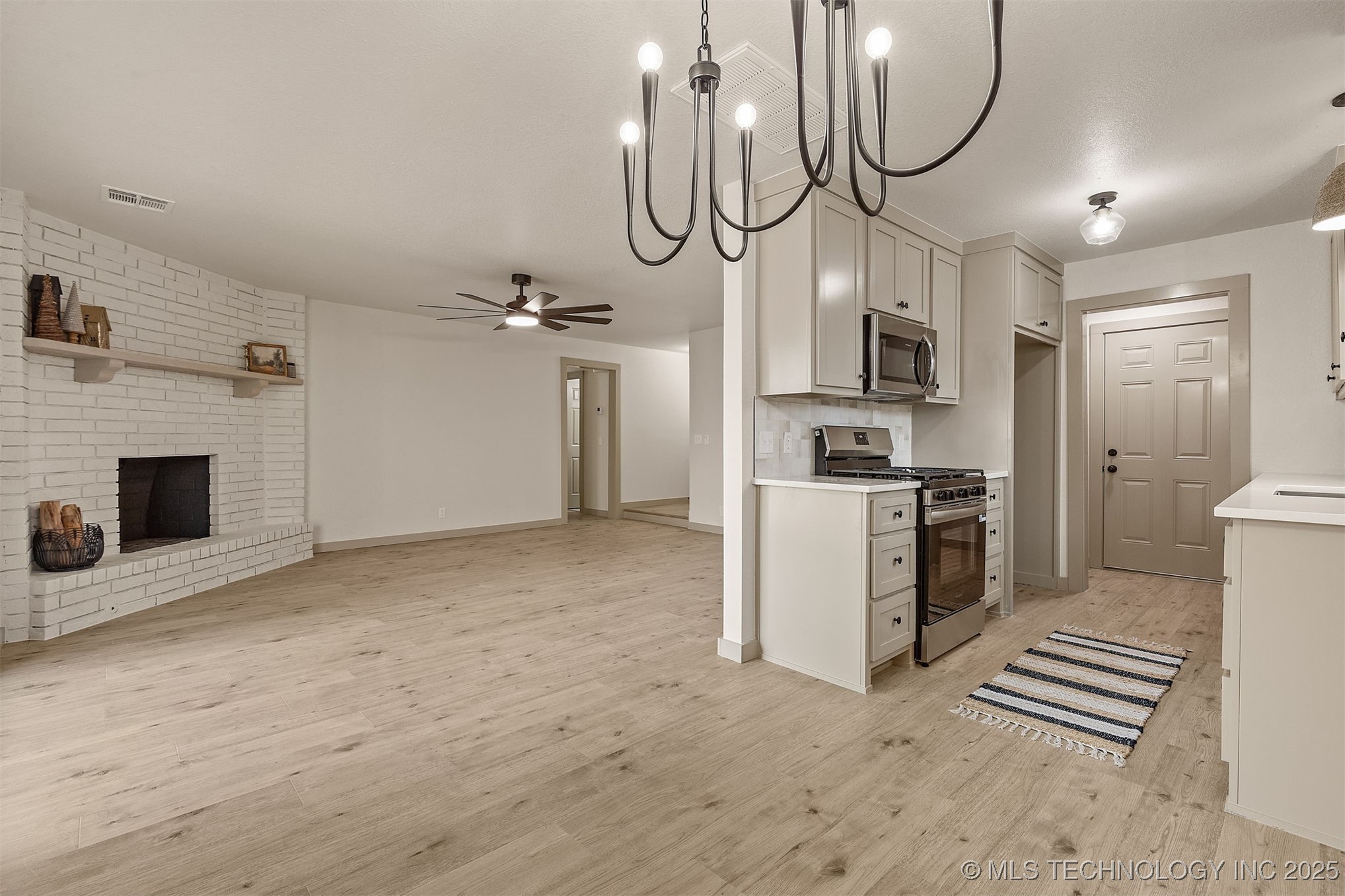 900 W Boston Street Property Photo 13