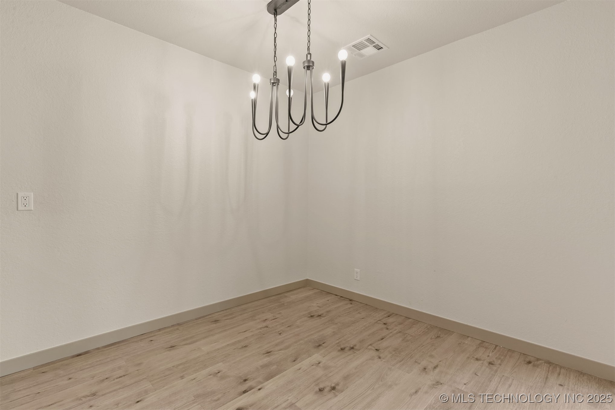 900 W Boston Street Property Photo 14