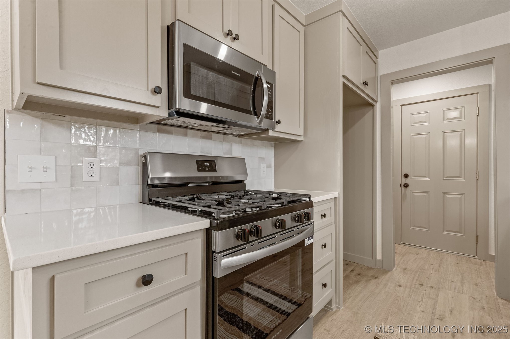 900 W Boston Street Property Photo 16