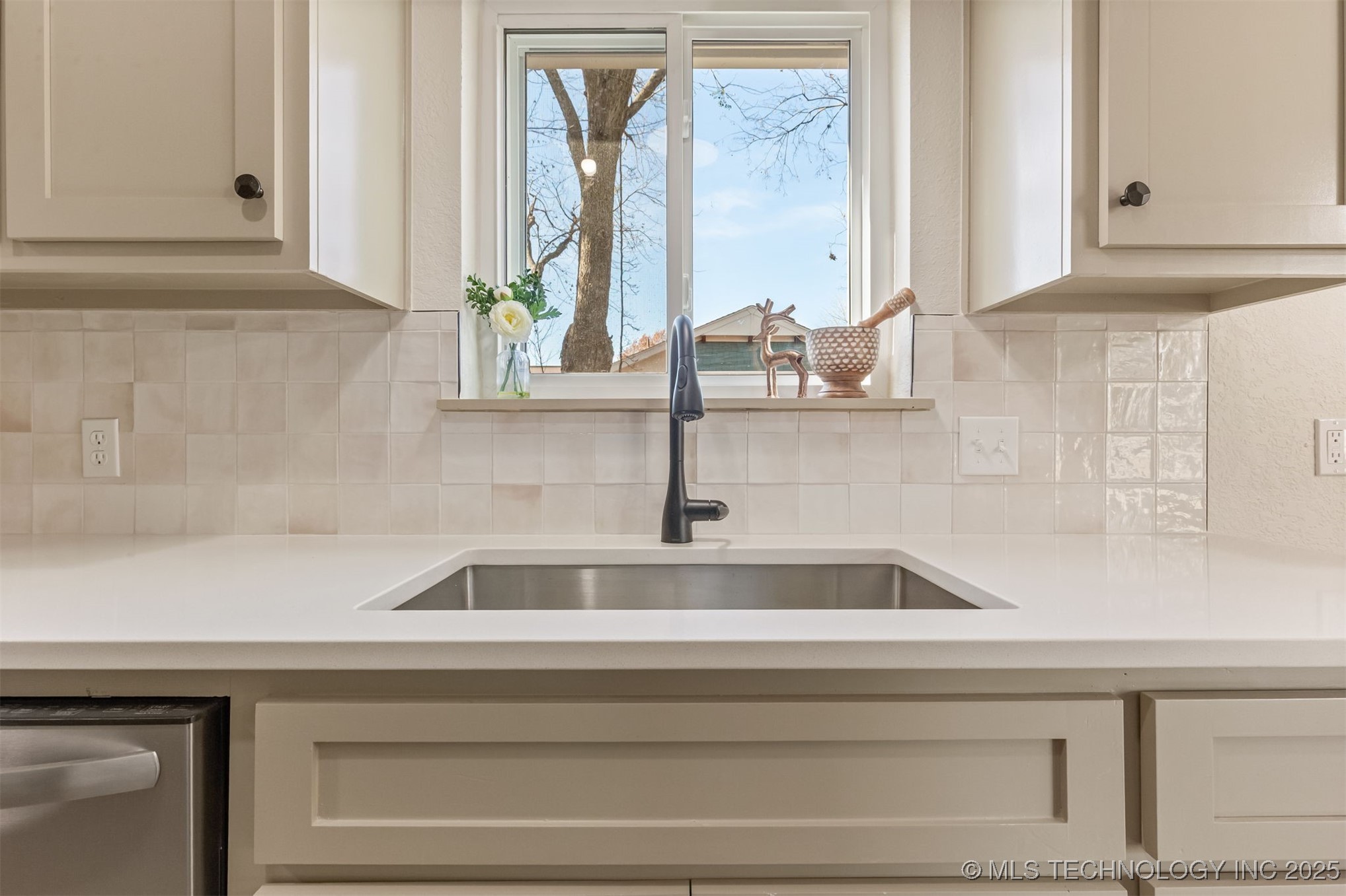 900 W Boston Street Property Photo 18