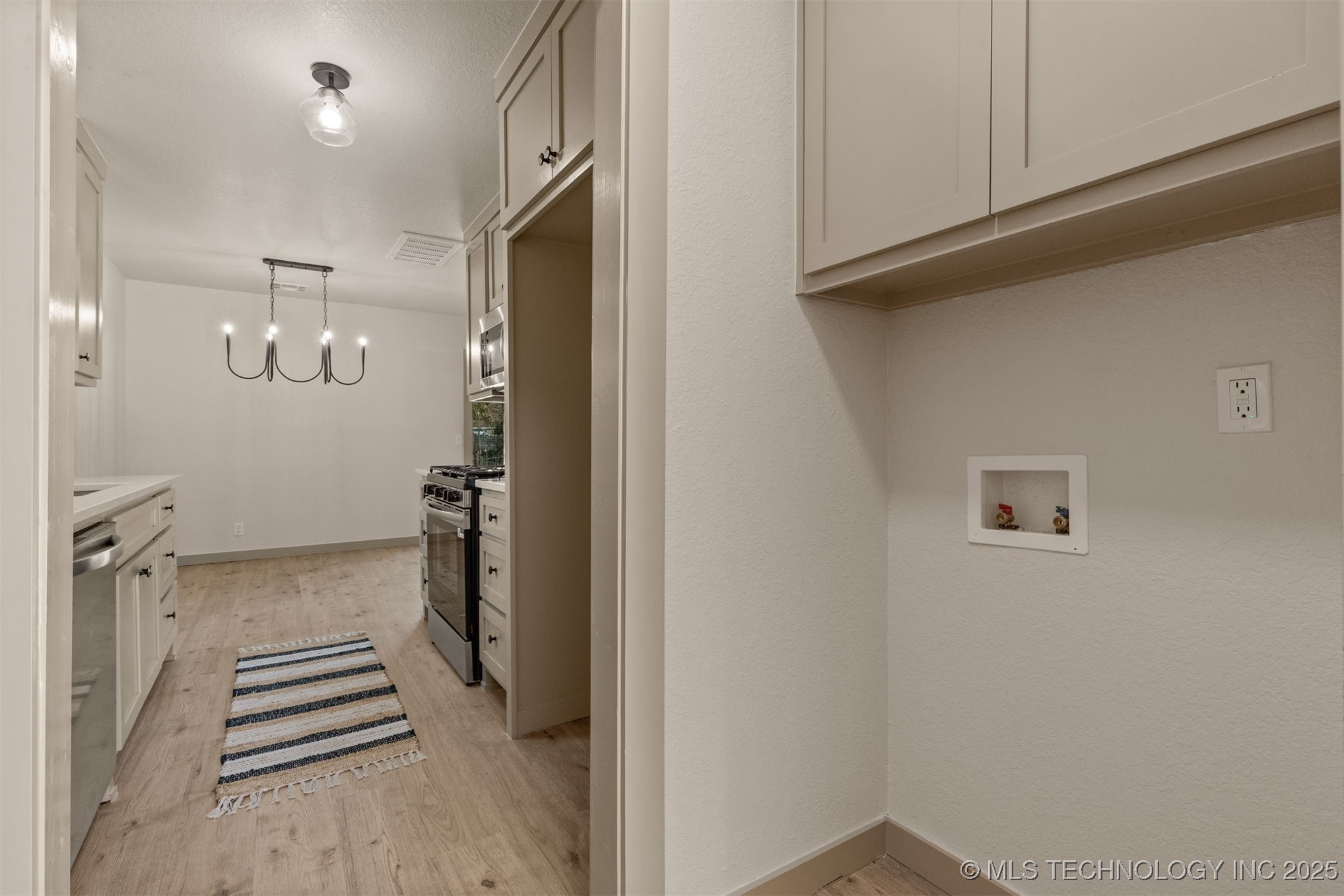 900 W Boston Street Property Photo 20