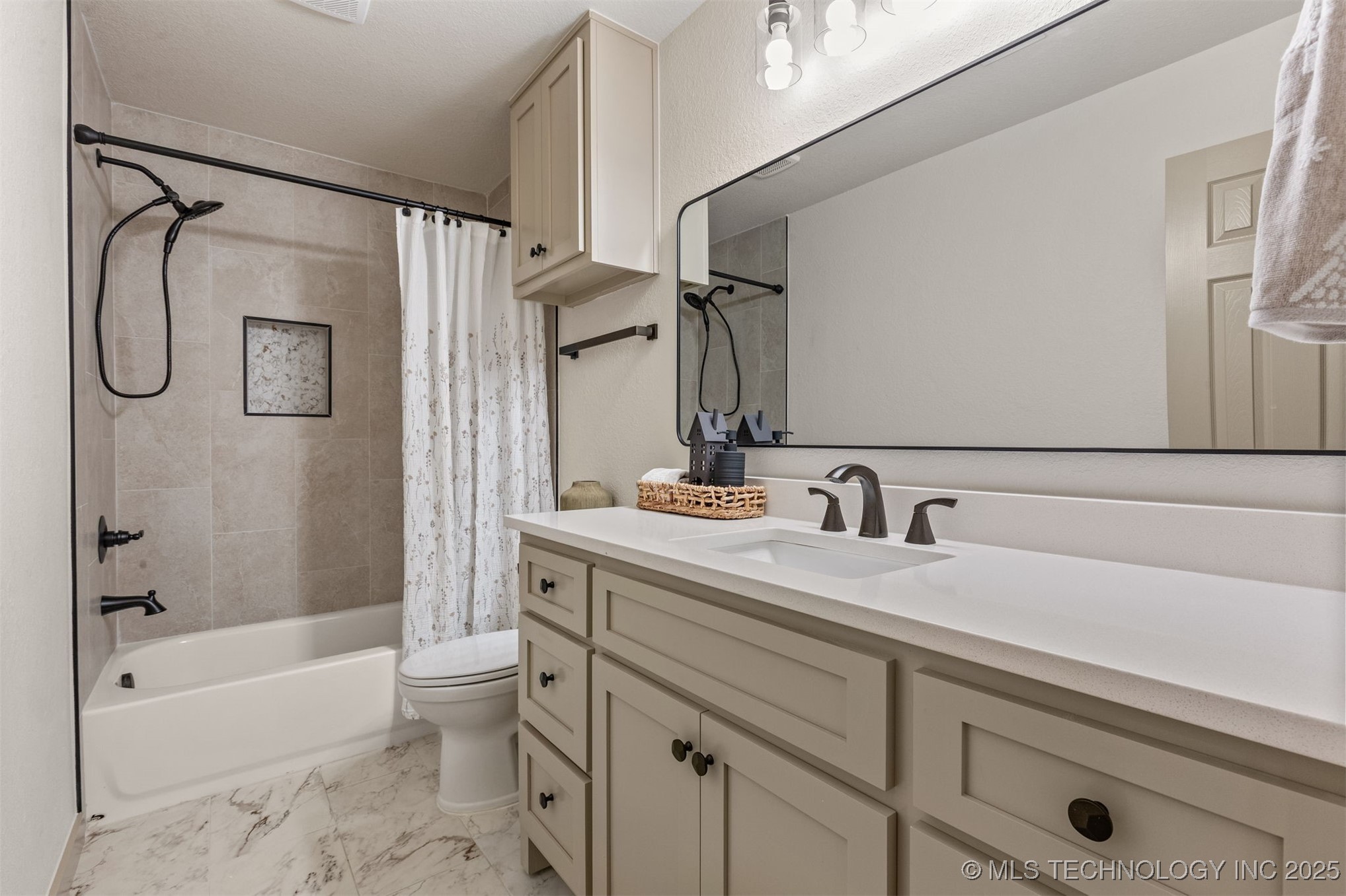 900 W Boston Street Property Photo 21