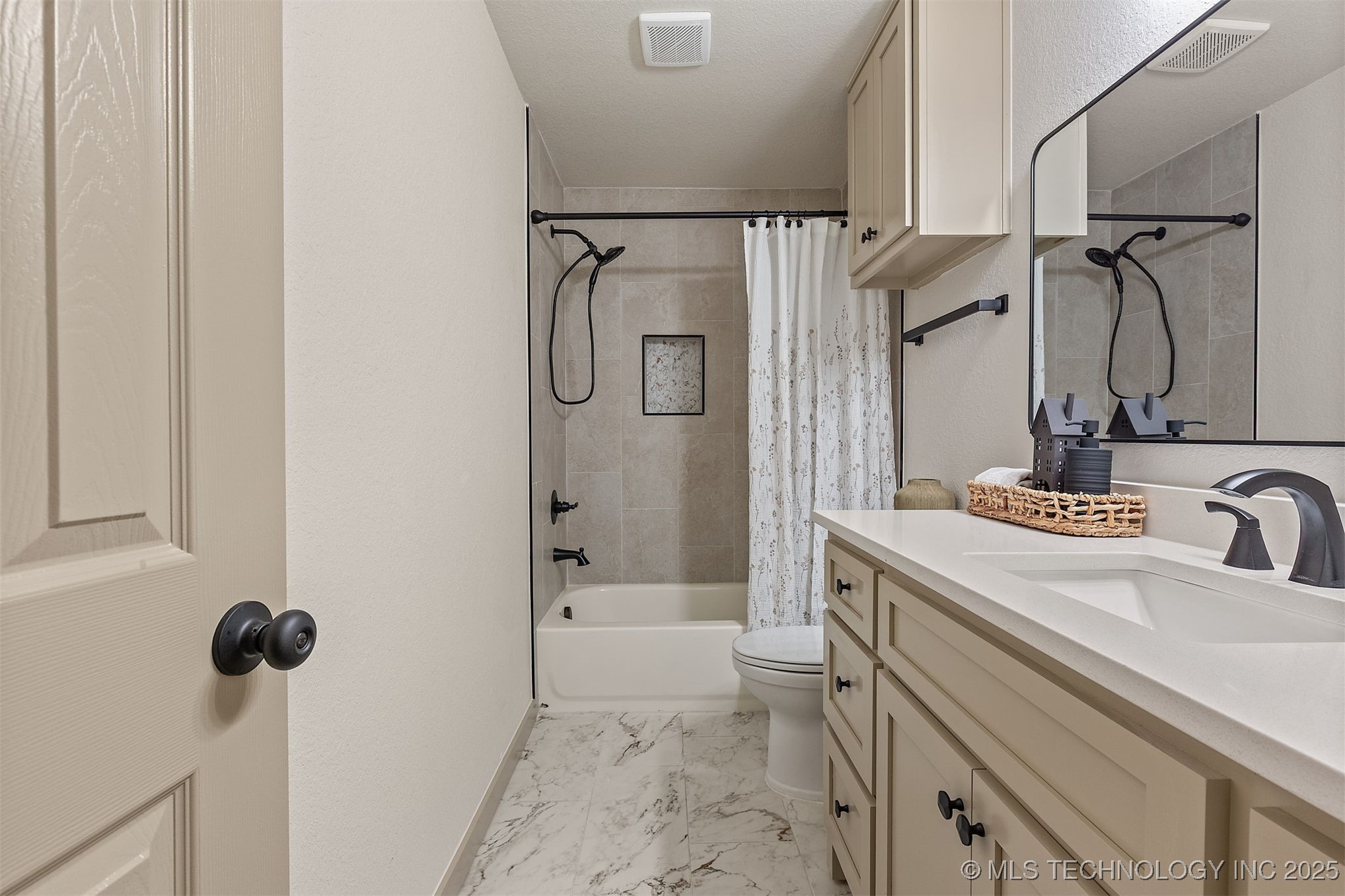 900 W Boston Street Property Photo 22