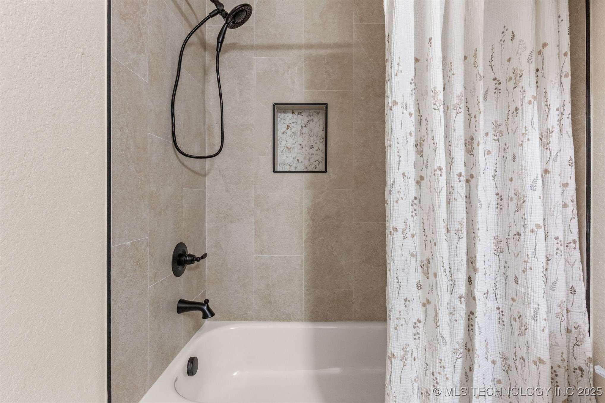 900 W Boston Street Property Photo 23