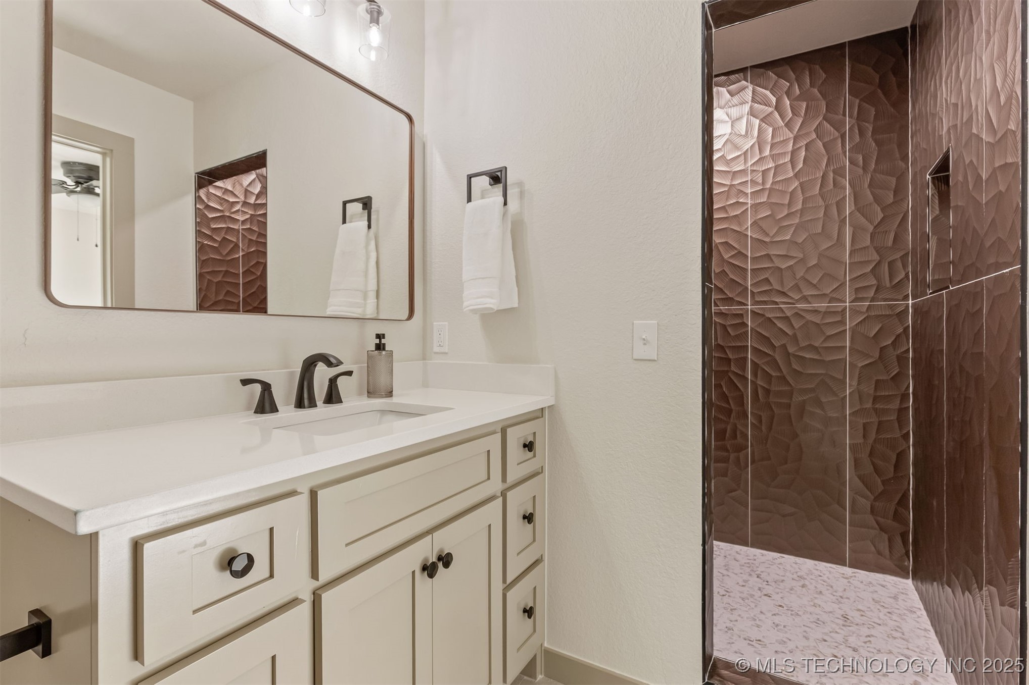 900 W Boston Street Property Photo 31