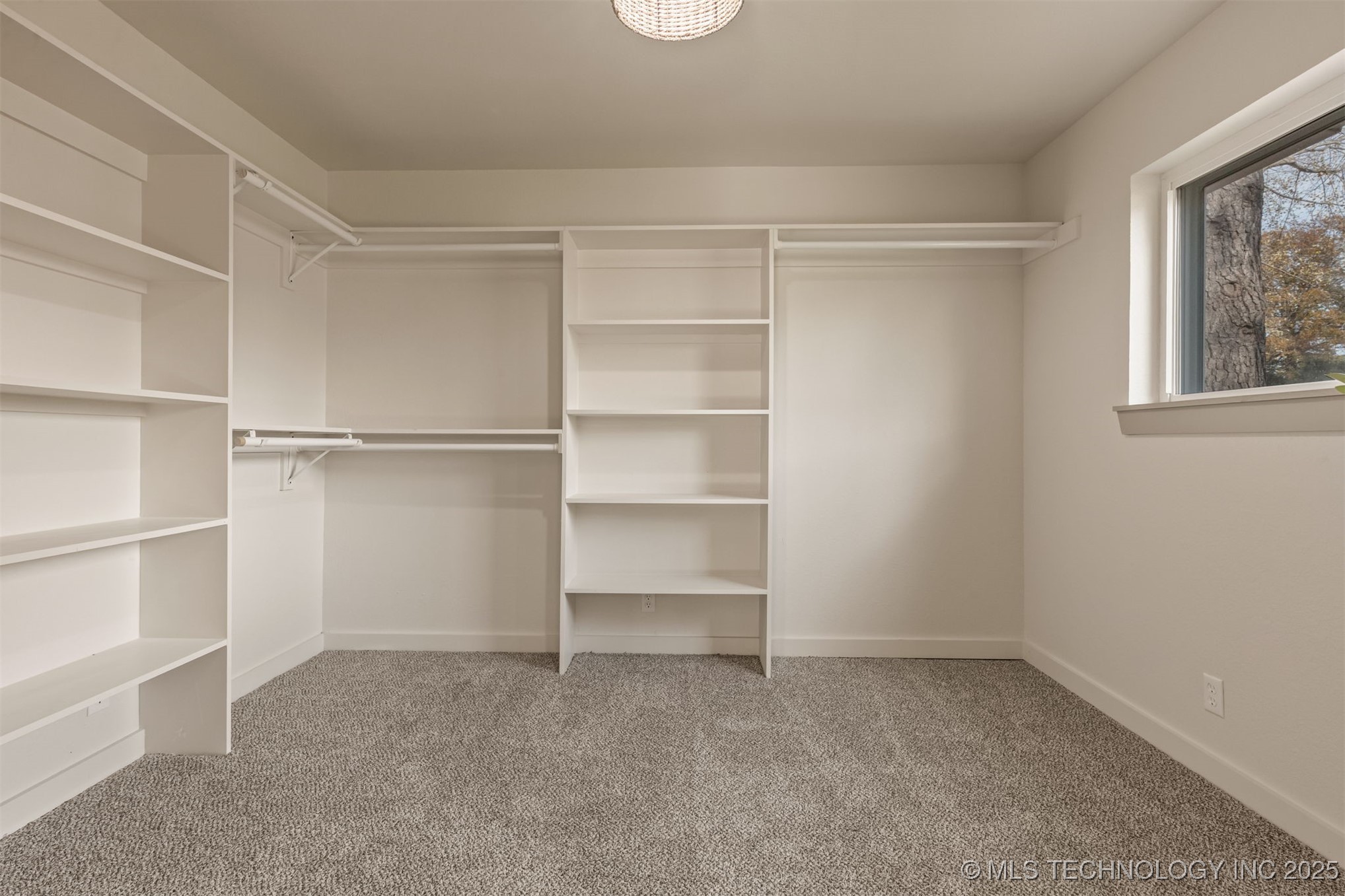 900 W Boston Street Property Photo 32