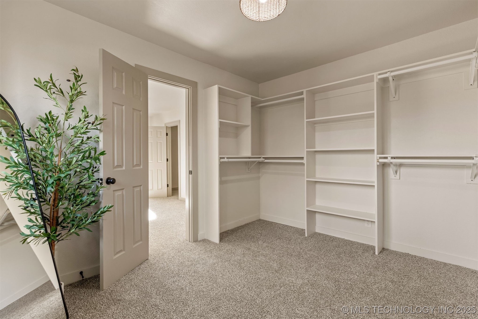 900 W Boston Street Property Photo 33