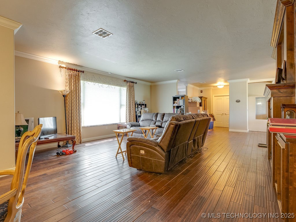 21125 State Highway 99 S Property Photo 7