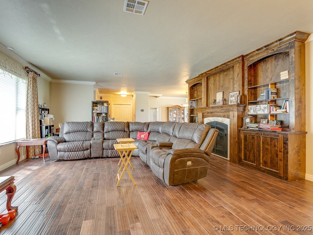 21125 State Highway 99 S Property Photo 8