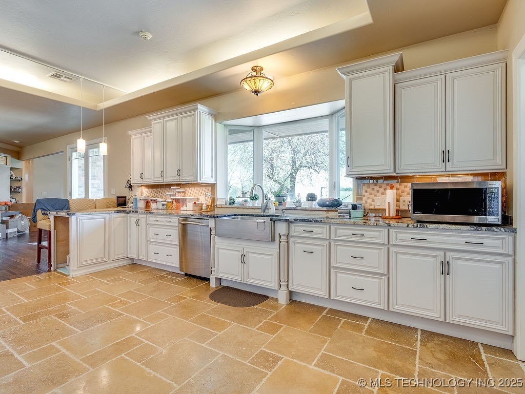 21125 State Highway 99 S Property Photo 15