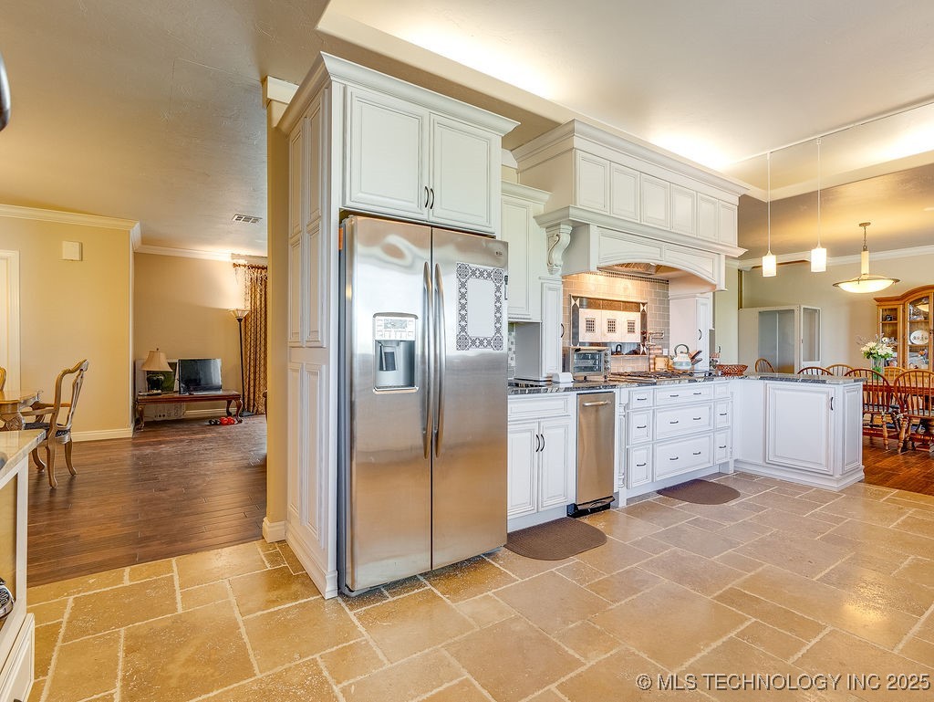 21125 State Highway 99 S Property Photo 17