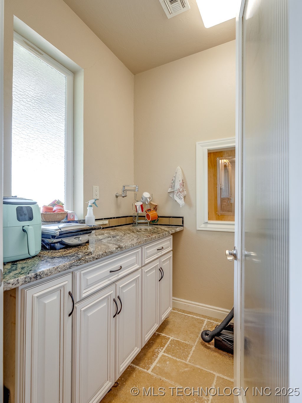 21125 State Highway 99 S Property Photo 24