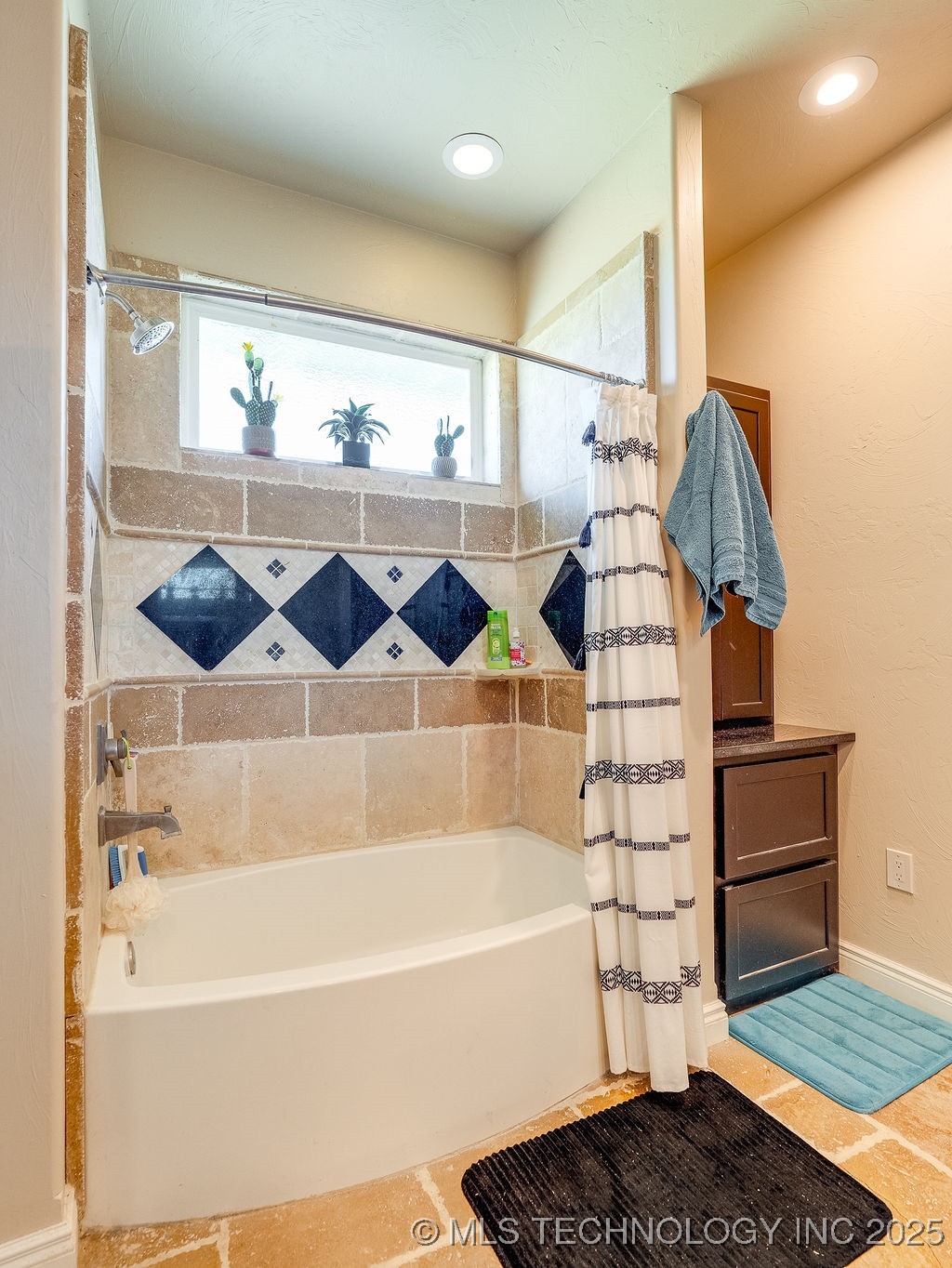 21125 State Highway 99 S Property Photo 34