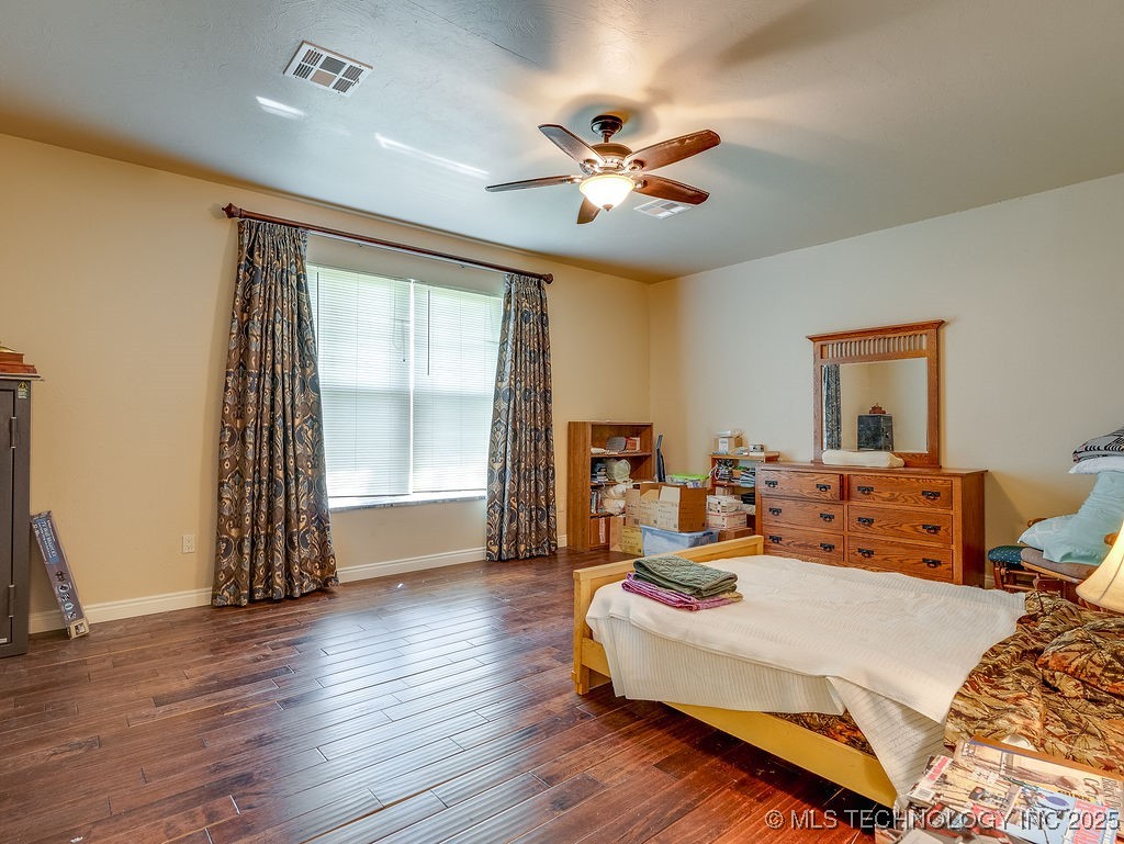 21125 State Highway 99 S Property Photo 37