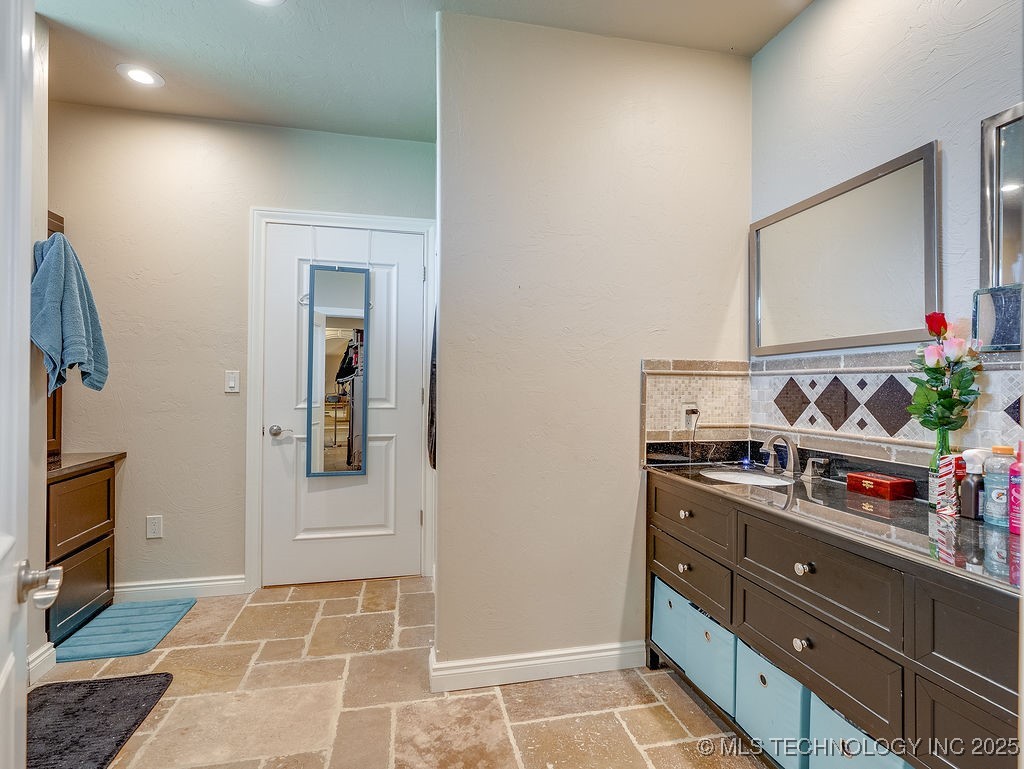 21125 S State Highway 99 S Property Photo 29