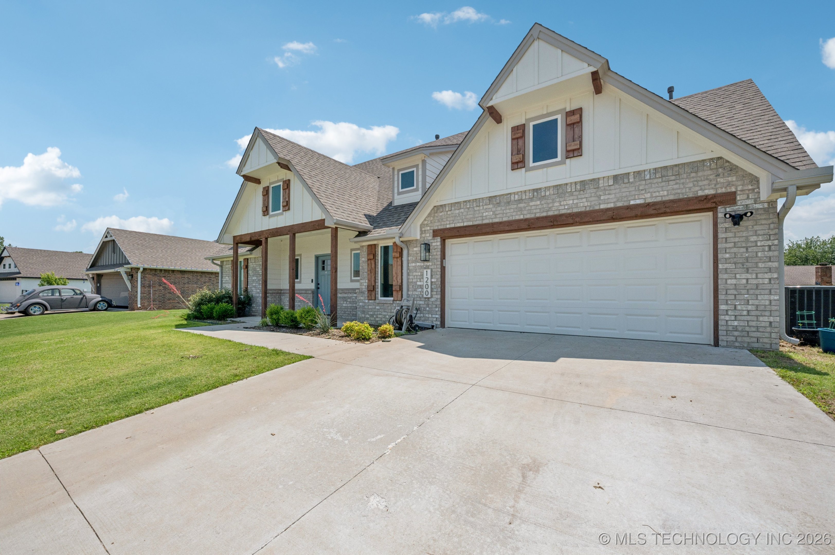 1200 Se 15th Property Photo 2