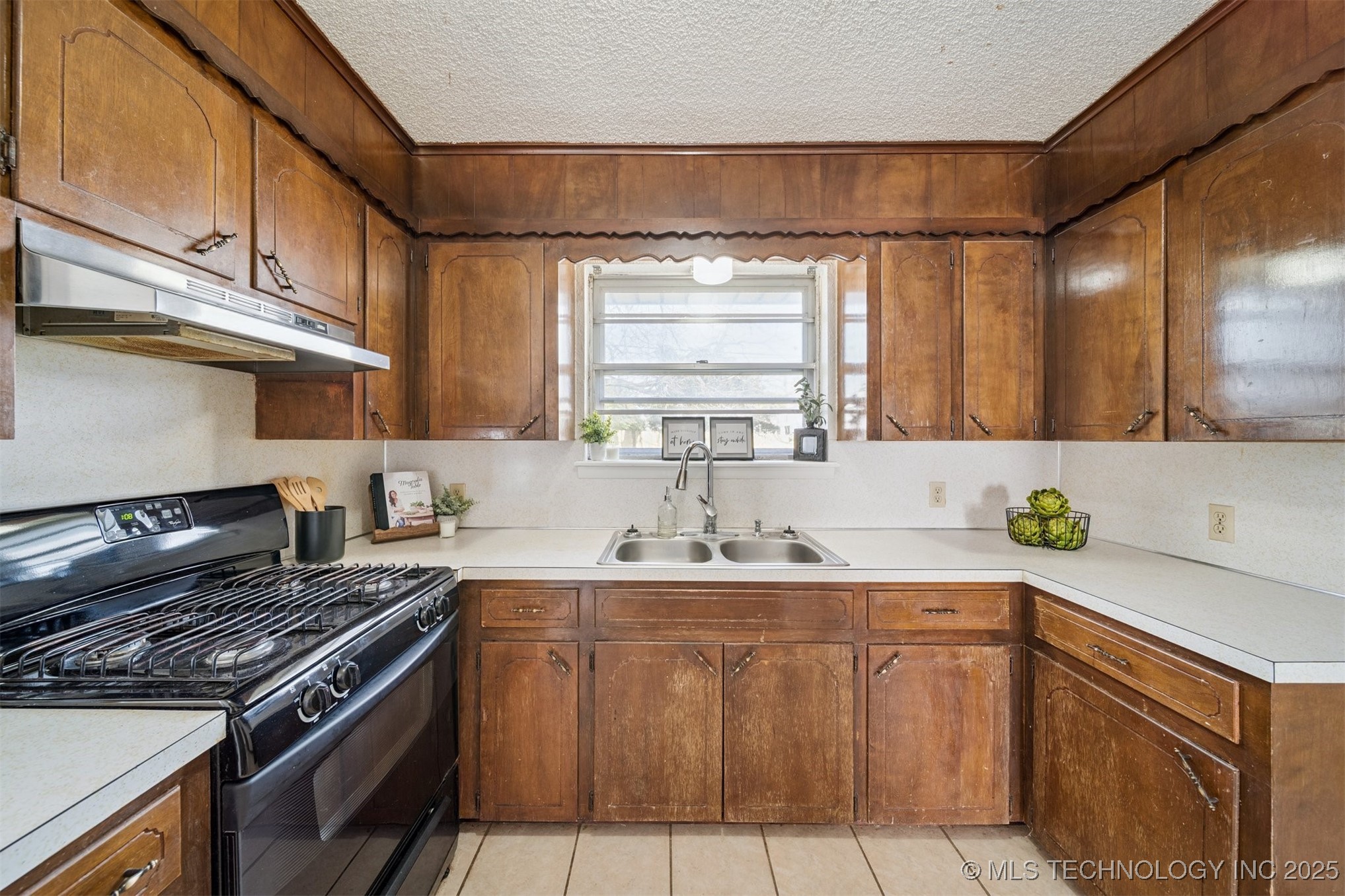 18551 E Admiral Boulevard S Property Photo 8