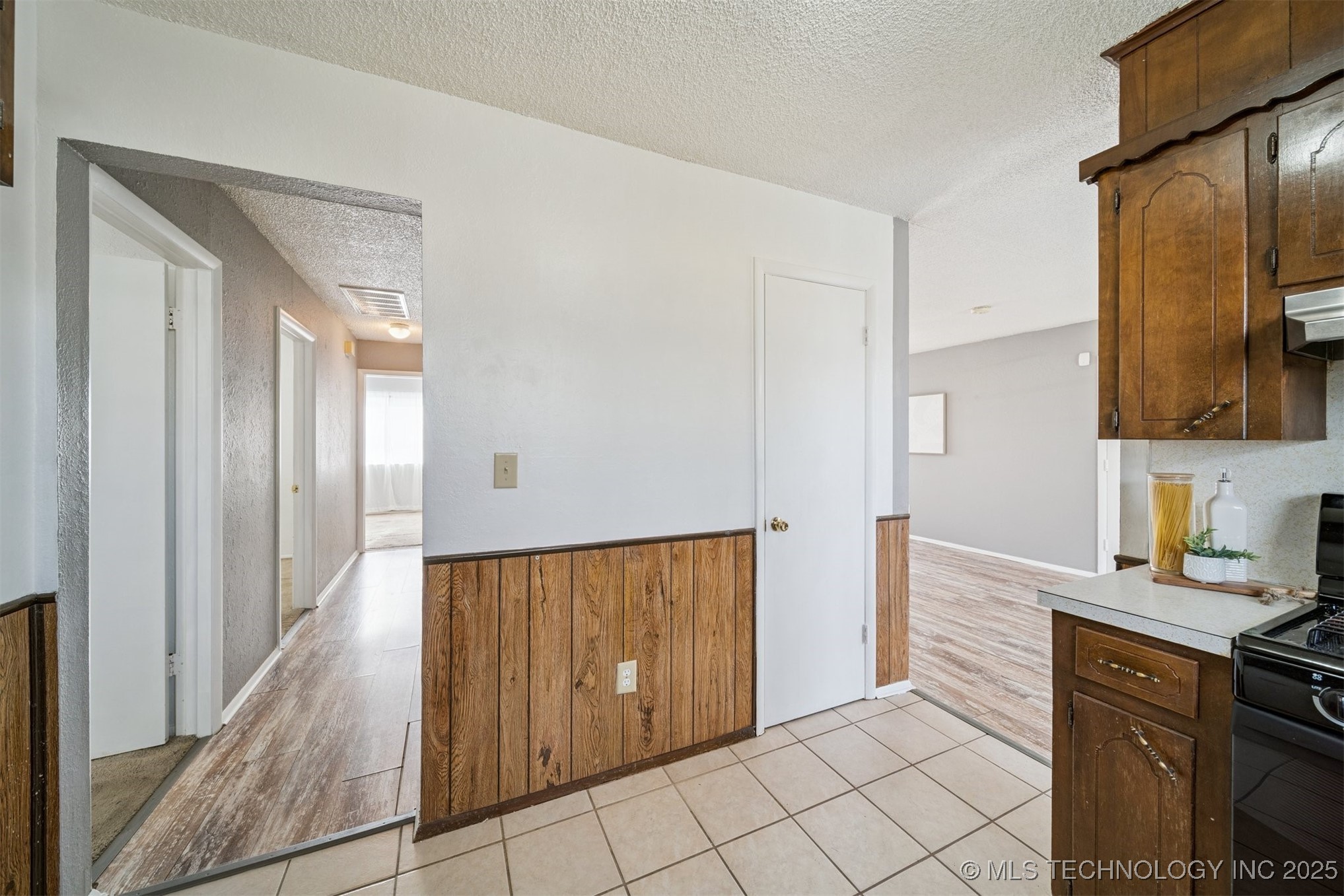 18551 E Admiral Boulevard S Property Photo 9