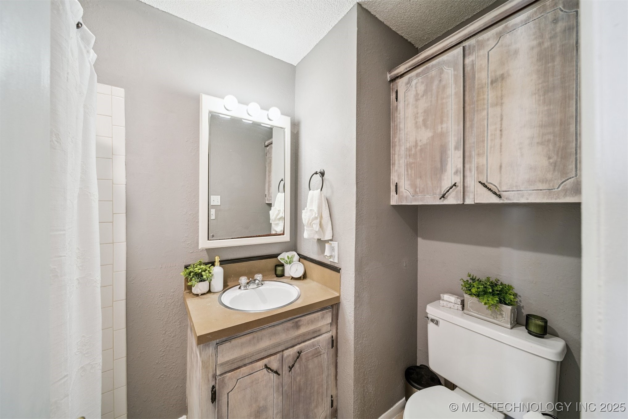 18551 E Admiral Boulevard S Property Photo 11