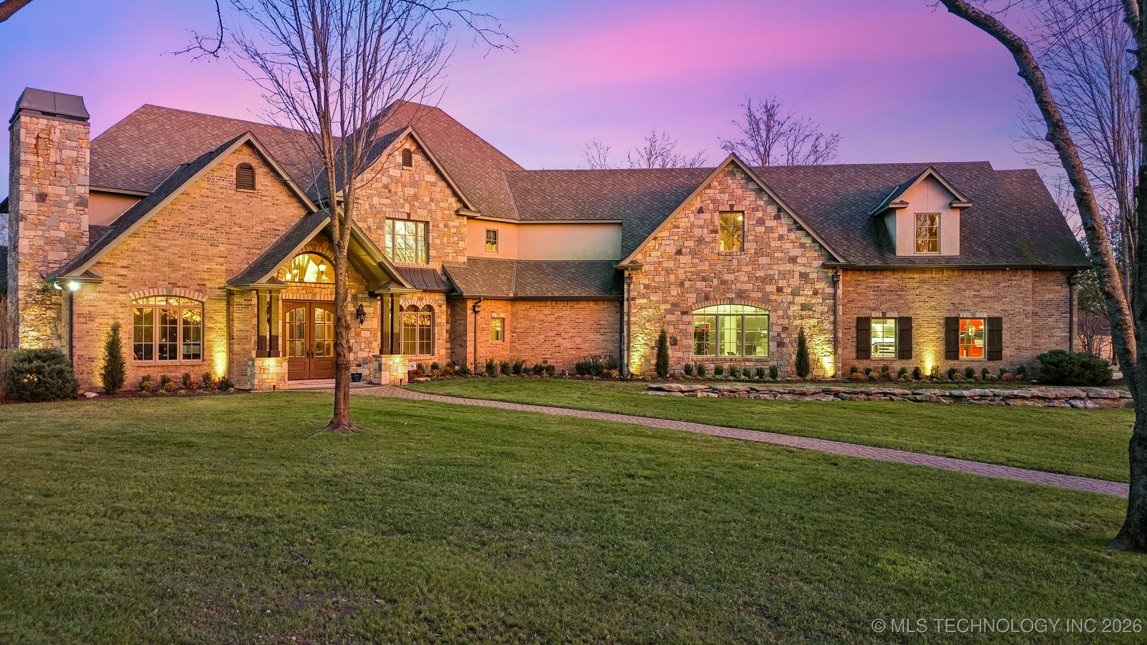 9931 N Chadford Road Property Photo 1