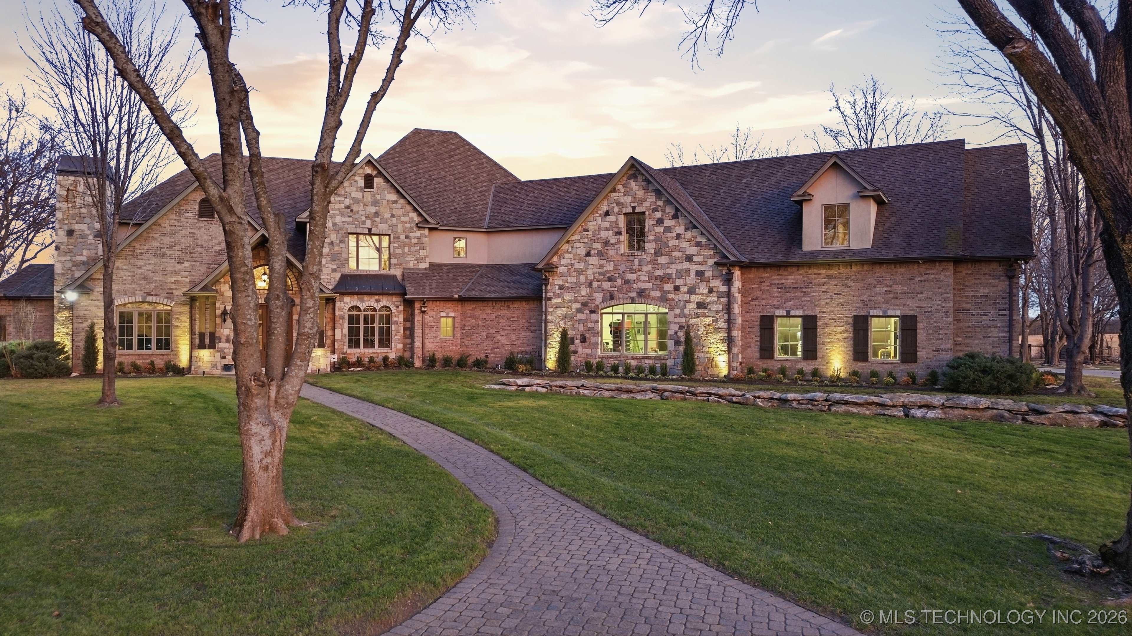 9931 N Chadford Road Property Photo 2