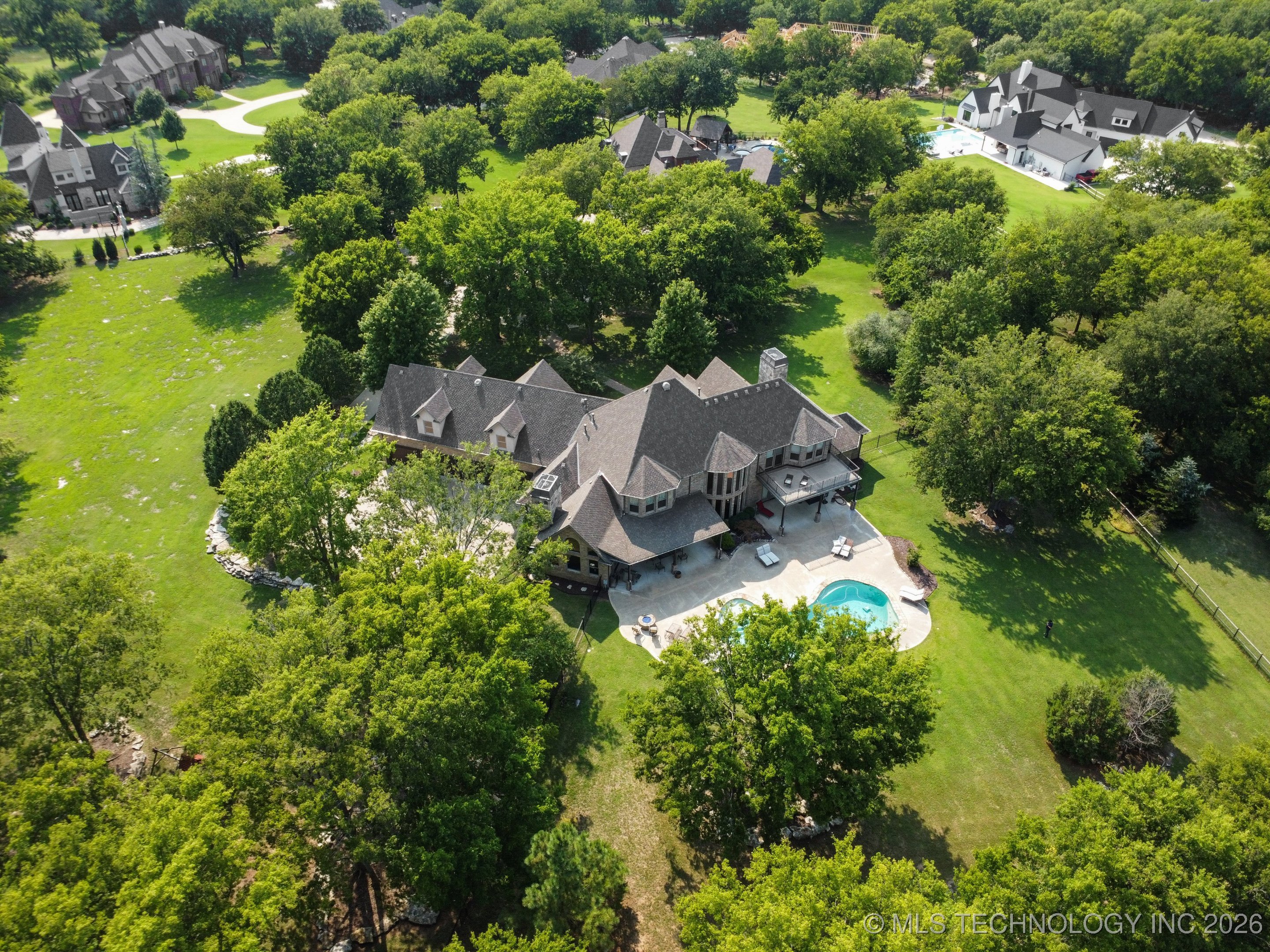 9931 N Chadford Road Property Photo 3