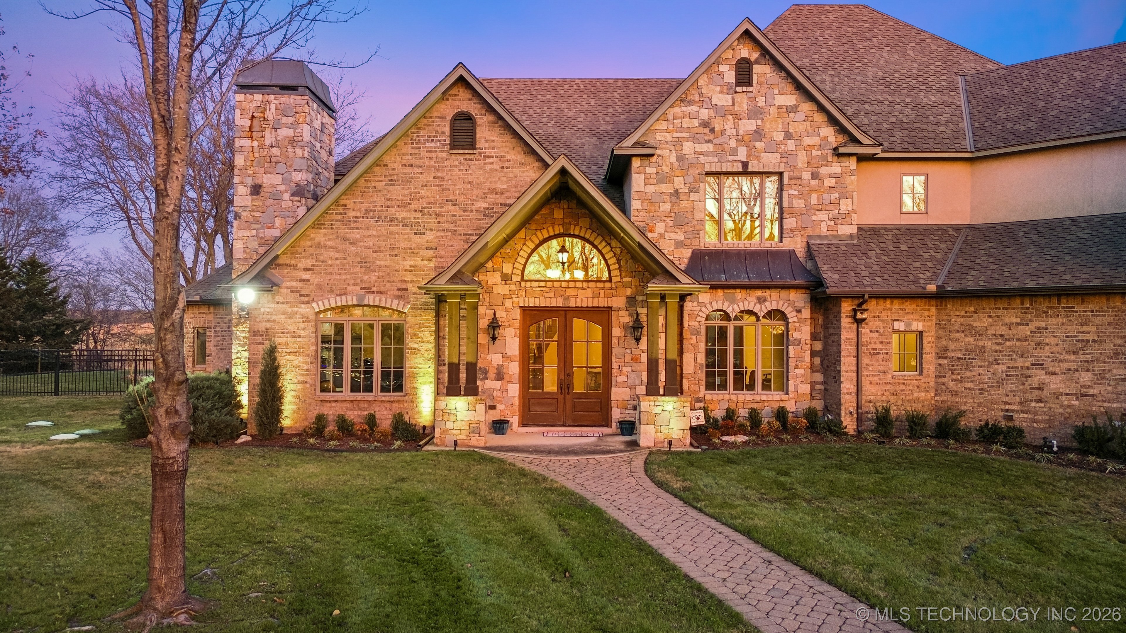 9931 N Chadford Road Property Photo 4