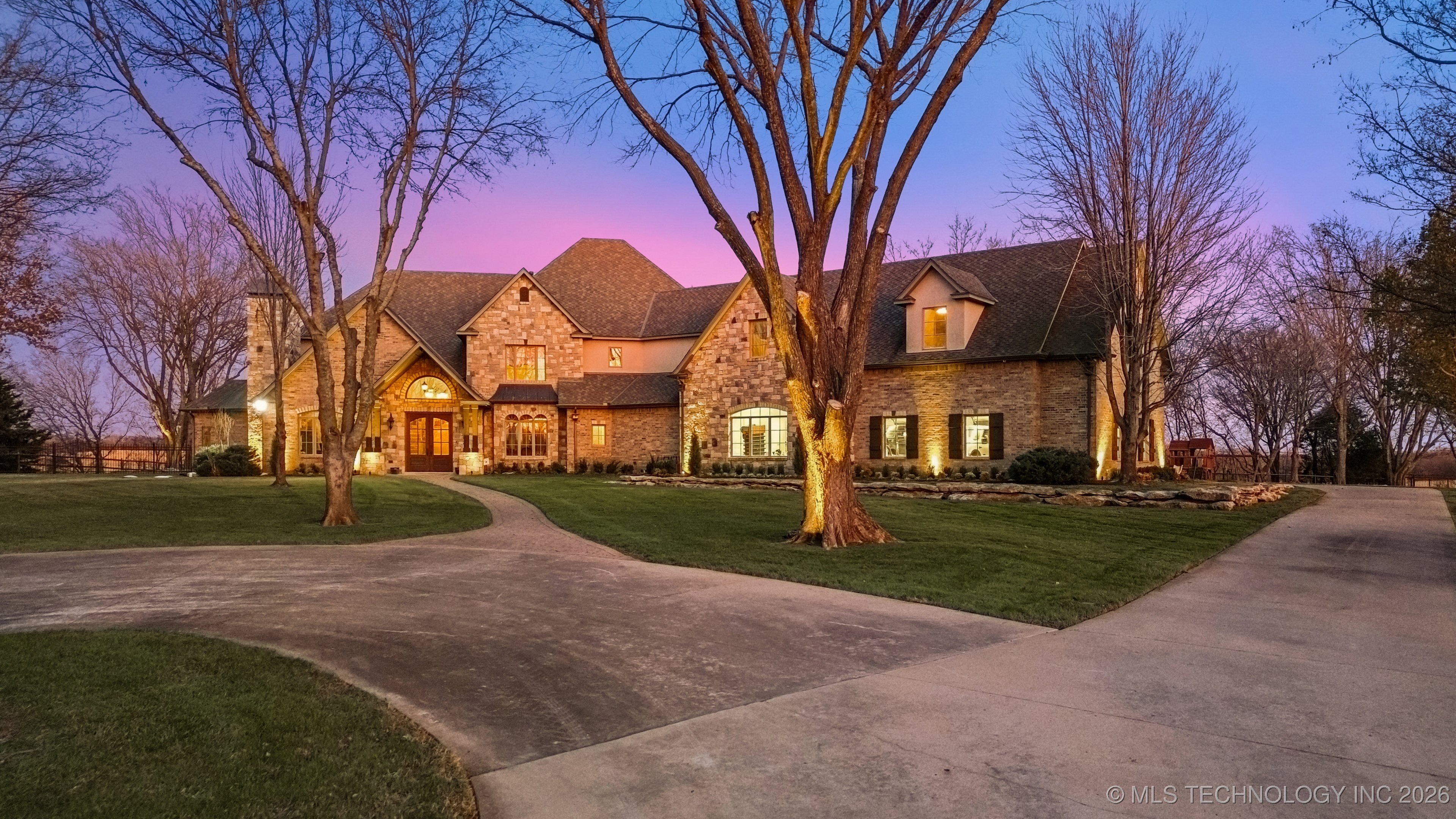 9931 N Chadford Road Property Photo 5