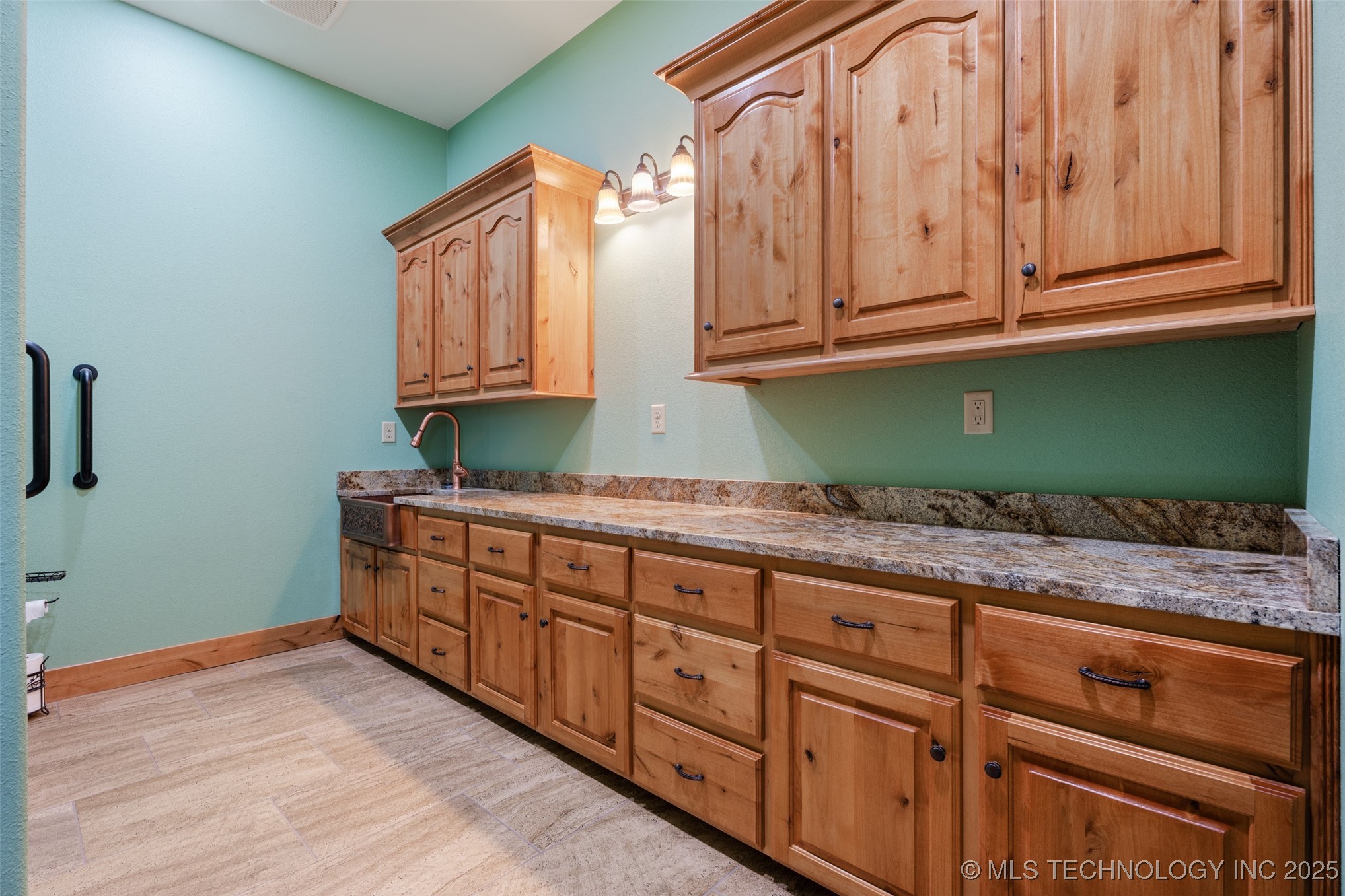 64521 E 256 Place Property Photo 6